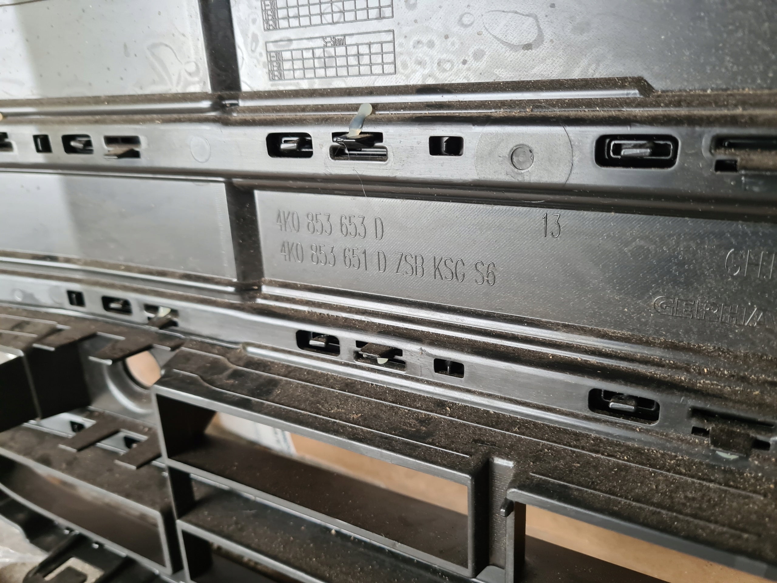 Kühlergrill Audi C8 S6 4K FRONTGRILL 8nr853653DA Kühlergitter