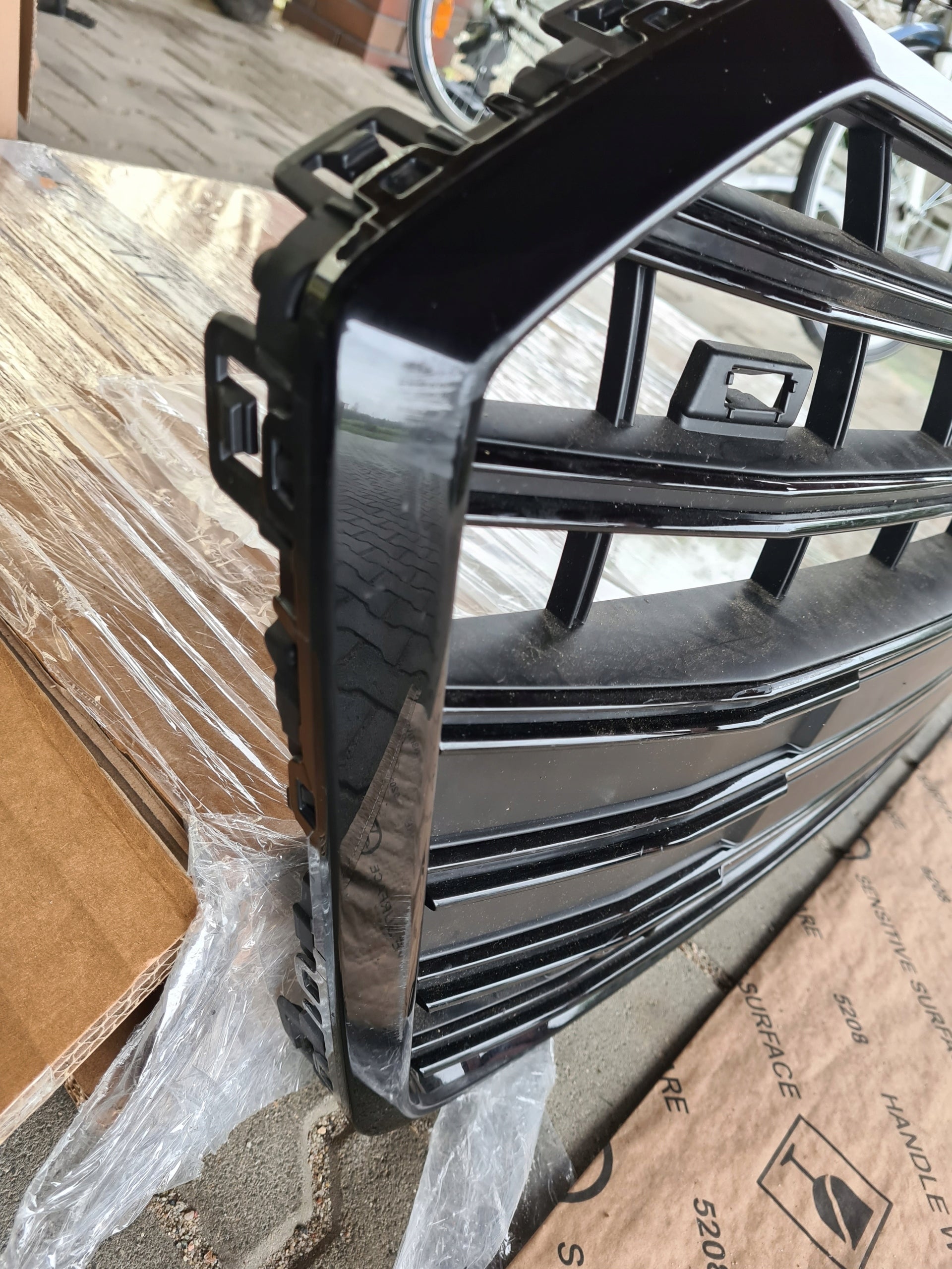 Kühlergrill Audi C8 S6 4K FRONTGRILL 8nr853653DA Kühlergitter