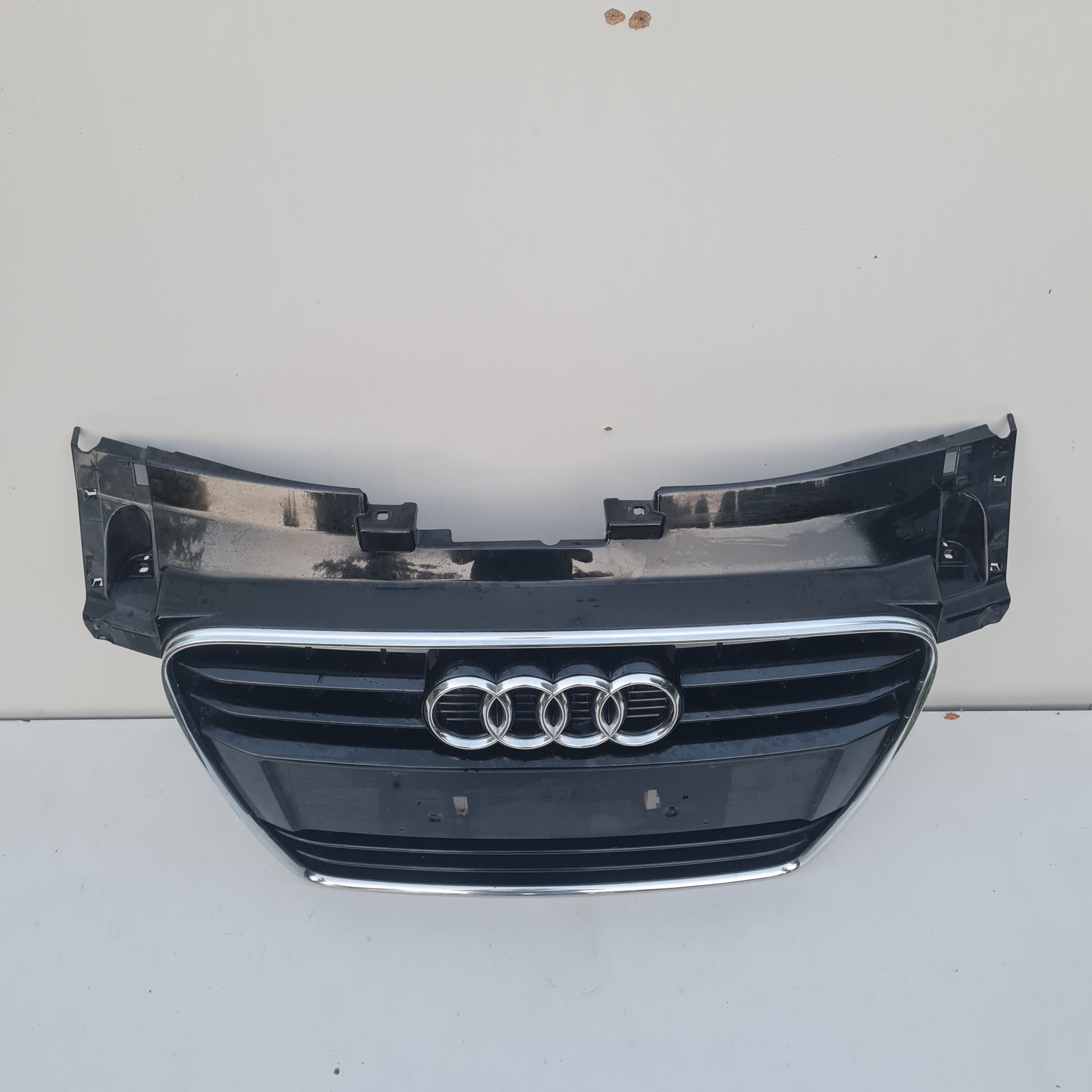 Kühlergrill Audi TT 8J FRONTGRILL 8J0853651H Kühlergitter