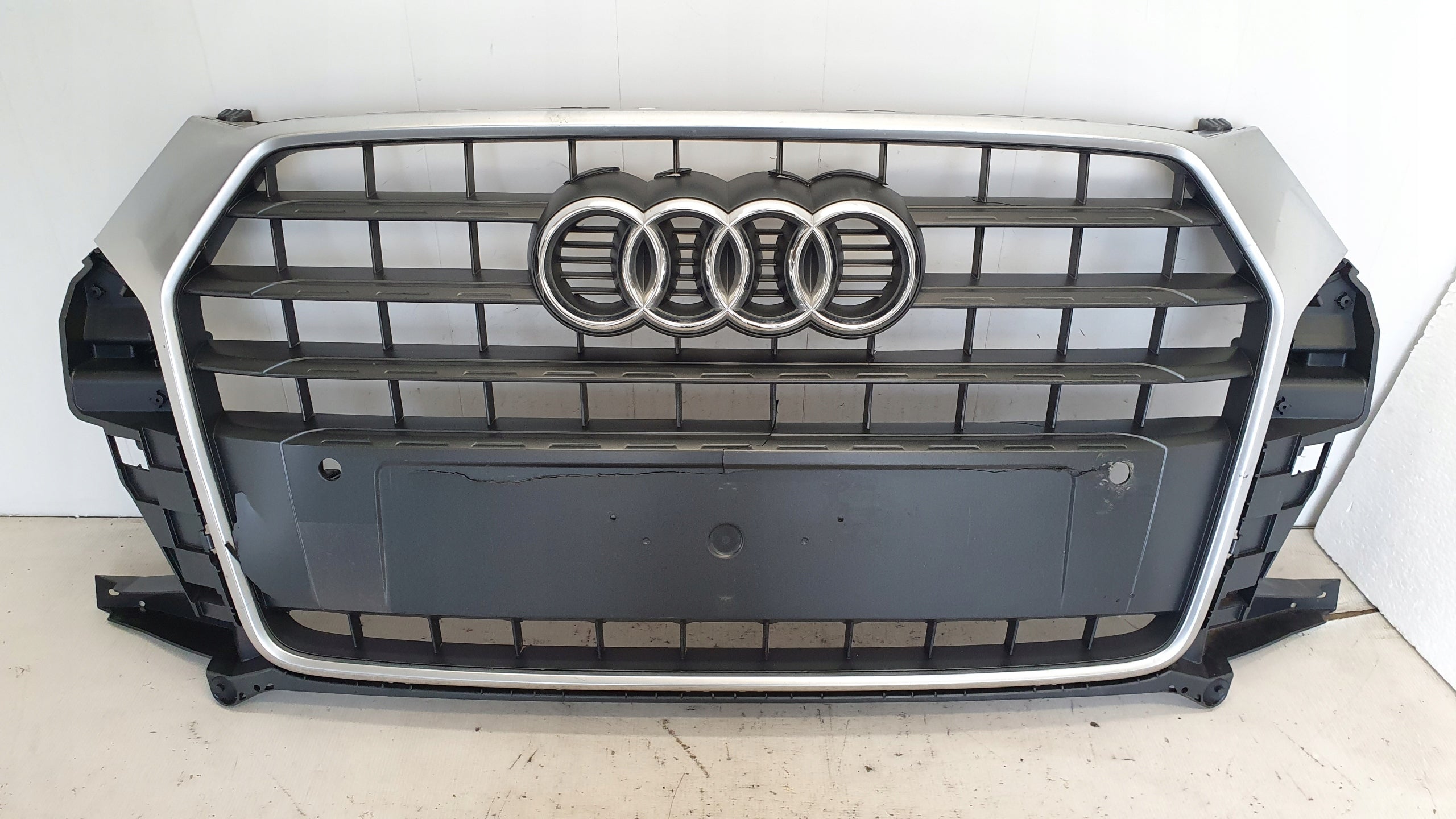  Kühlergrill Audi Q3 FRONTGRILL 8U0853653 Kühlergitter product image