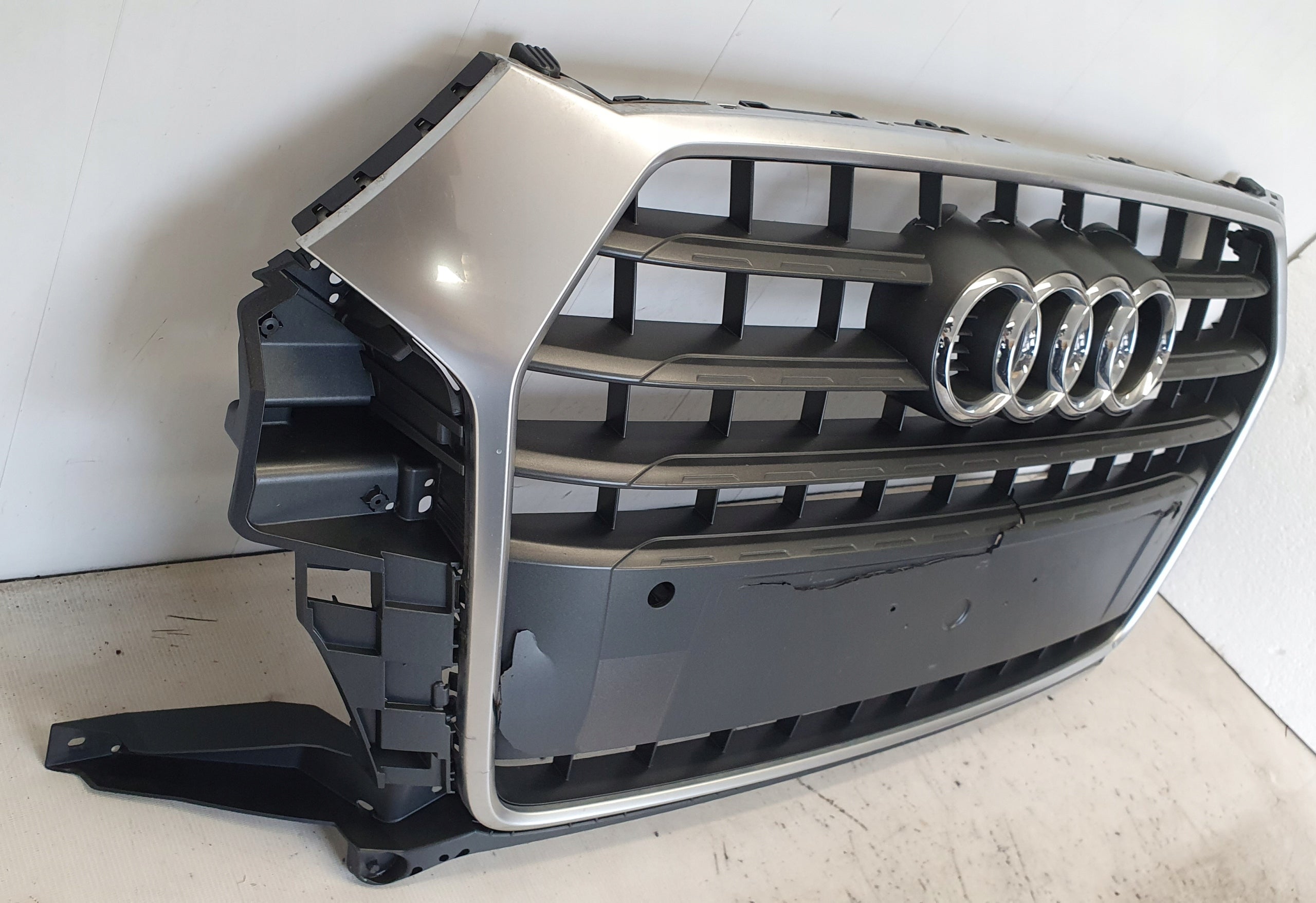 Kühlergrill Audi Q3 FRONTGRILL 8U0853653 Kühlergitter