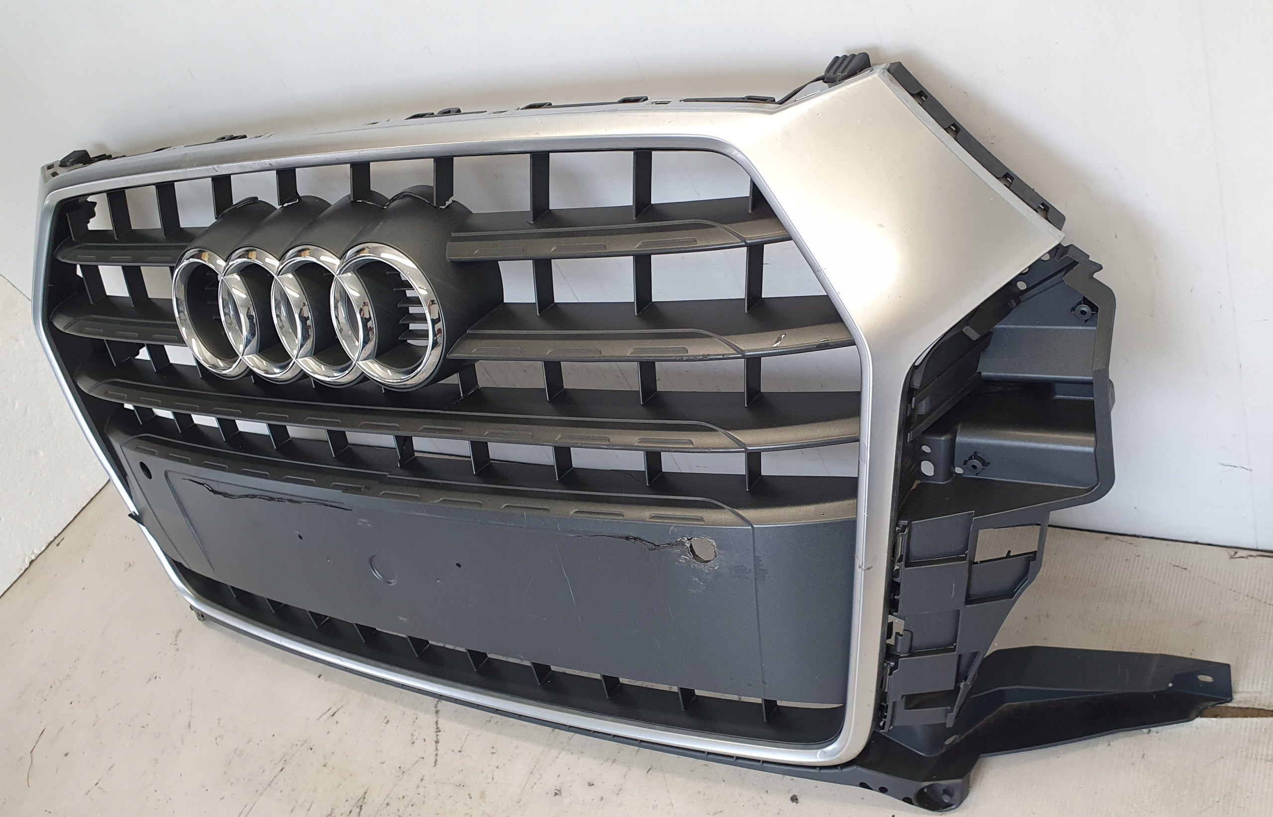 Kühlergrill Audi Q3 FRONTGRILL 8U0853653 Kühlergitter