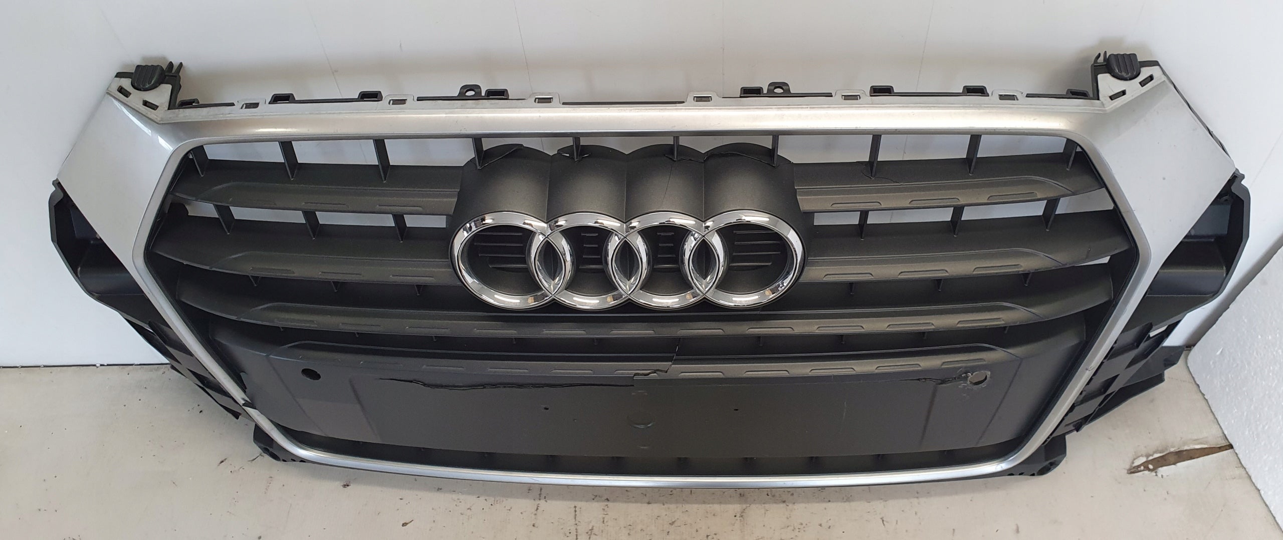 Kühlergrill Audi Q3 FRONTGRILL 8U0853653 Kühlergitter