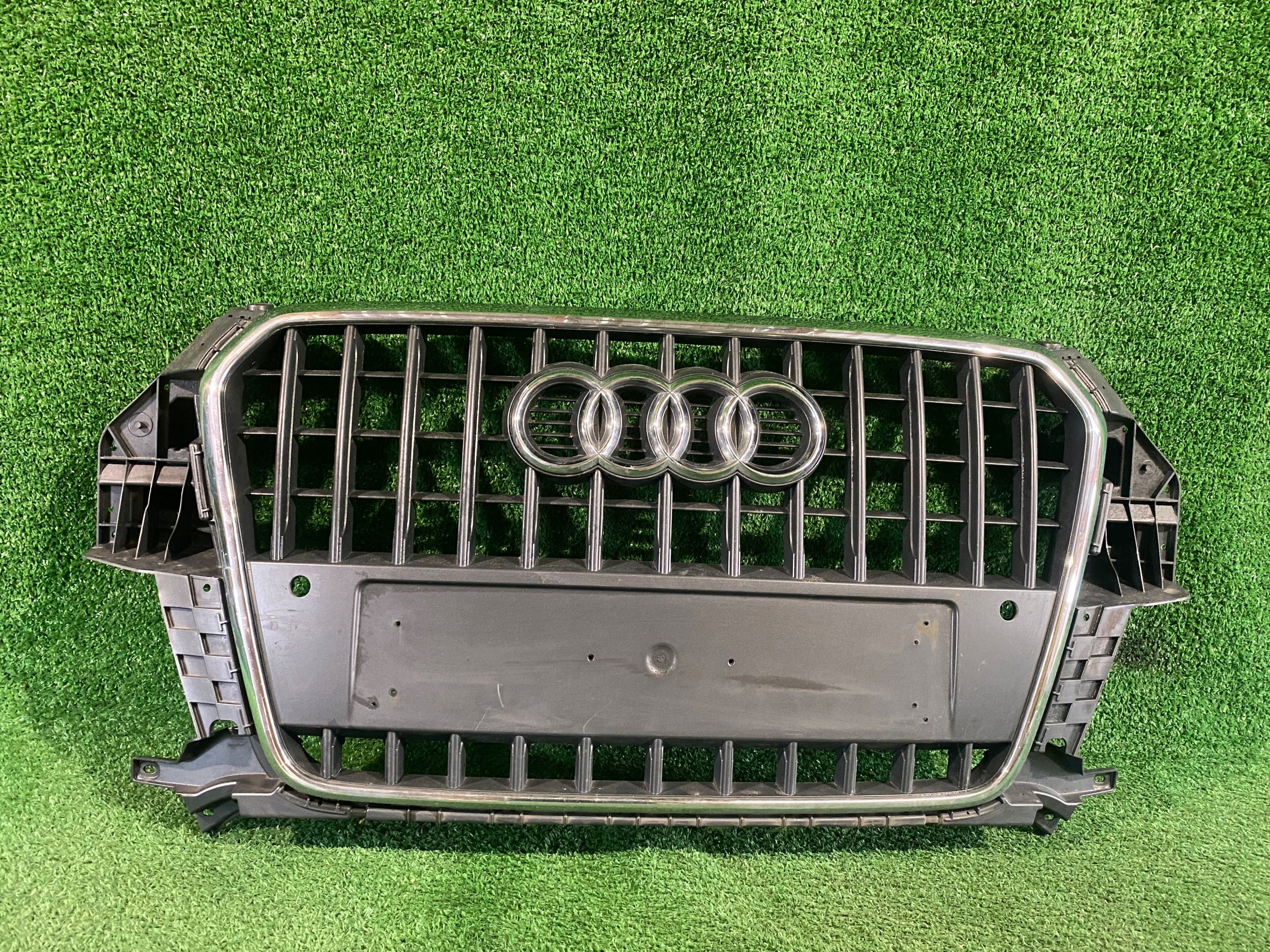 Kühlergrill Audi Q3 8U FRONTGRILL 8U0853653H8 Kühlergitter