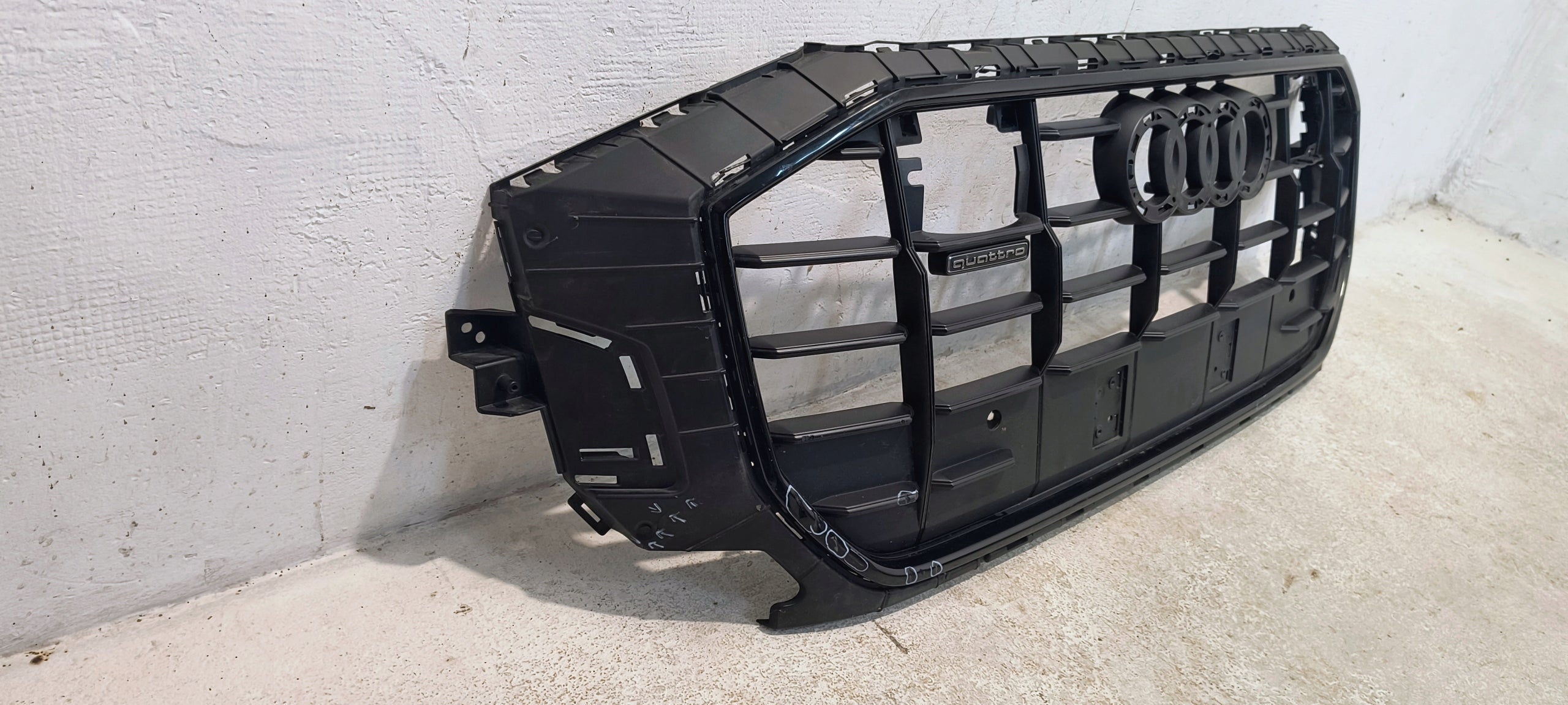 Kühlergrill Audi Q8 SQ8 FRONTGRILL 4M8853651AF Kühlergitter