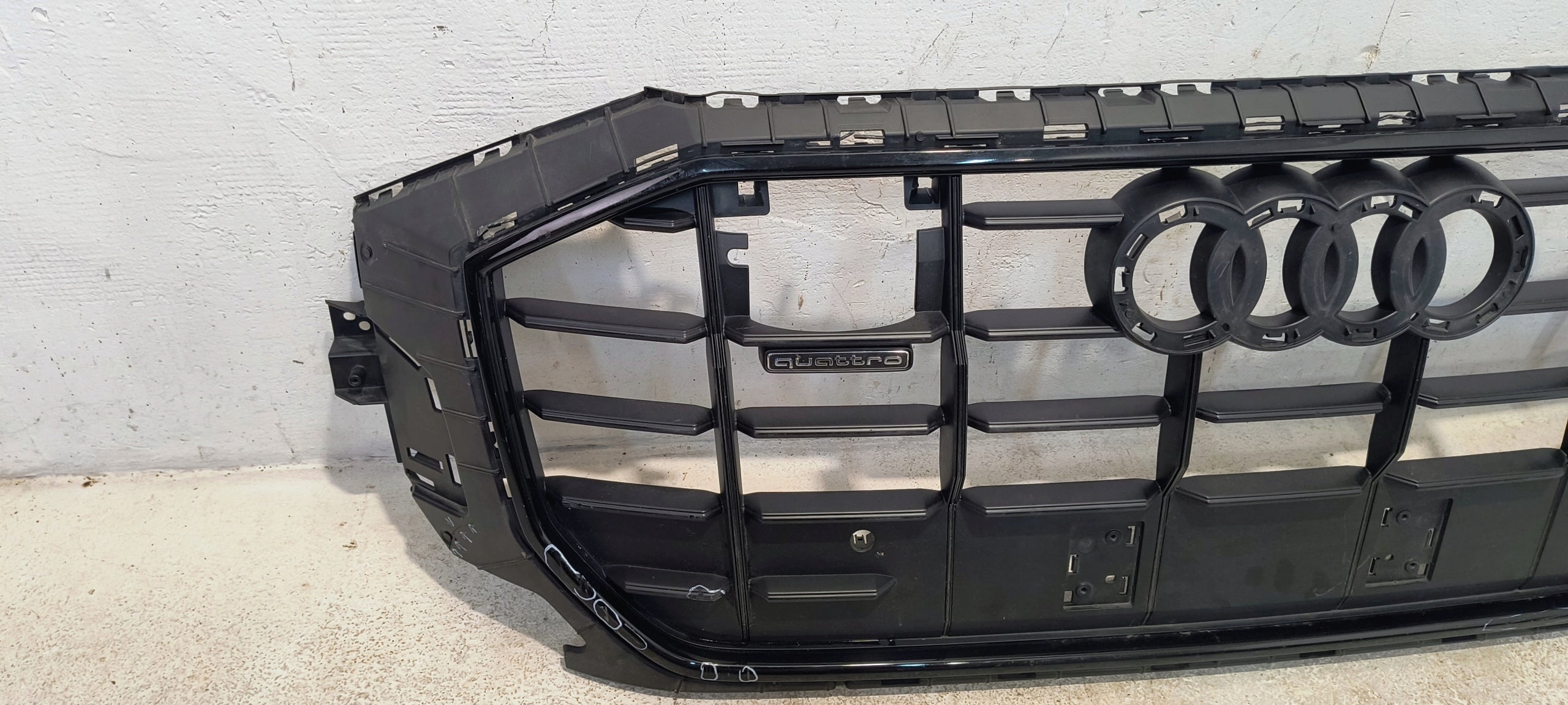 Kühlergrill Audi Q8 SQ8 FRONTGRILL 4M8853651AF Kühlergitter