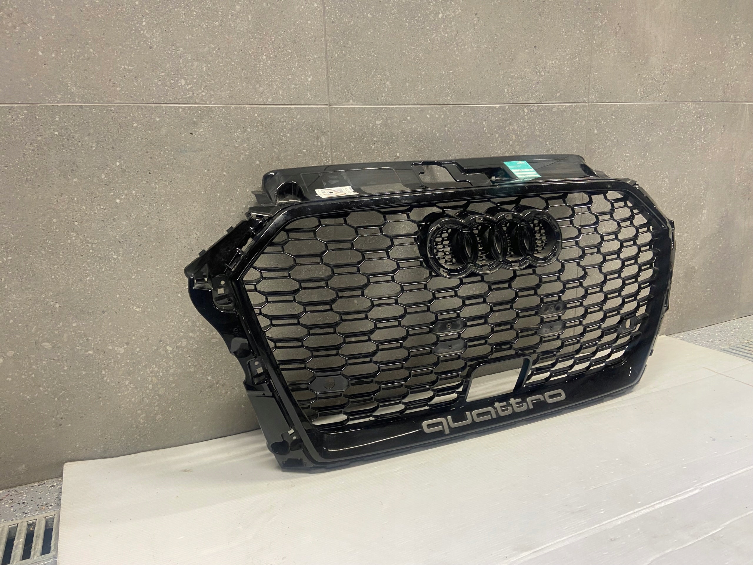 Kühlergrill Audi RS3 FRONTGRILL 8V5853651R8 Kühlergitter