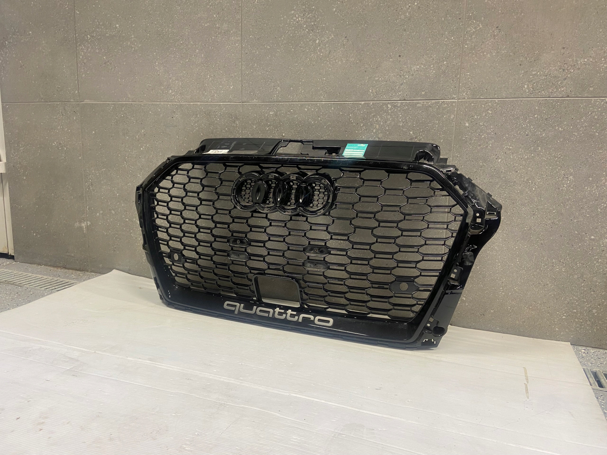 Kühlergrill Audi RS3 FRONTGRILL 8V5853651R8 Kühlergitter