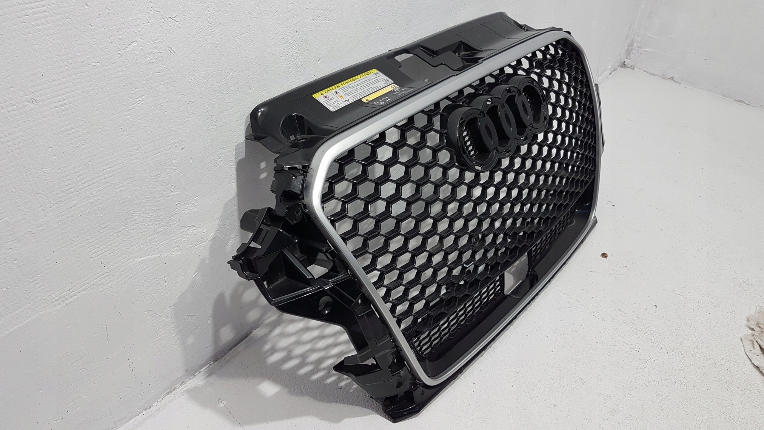 Kühlergrill Audi RS3 FRONTGRILL 8V48536538V Kühlergitter