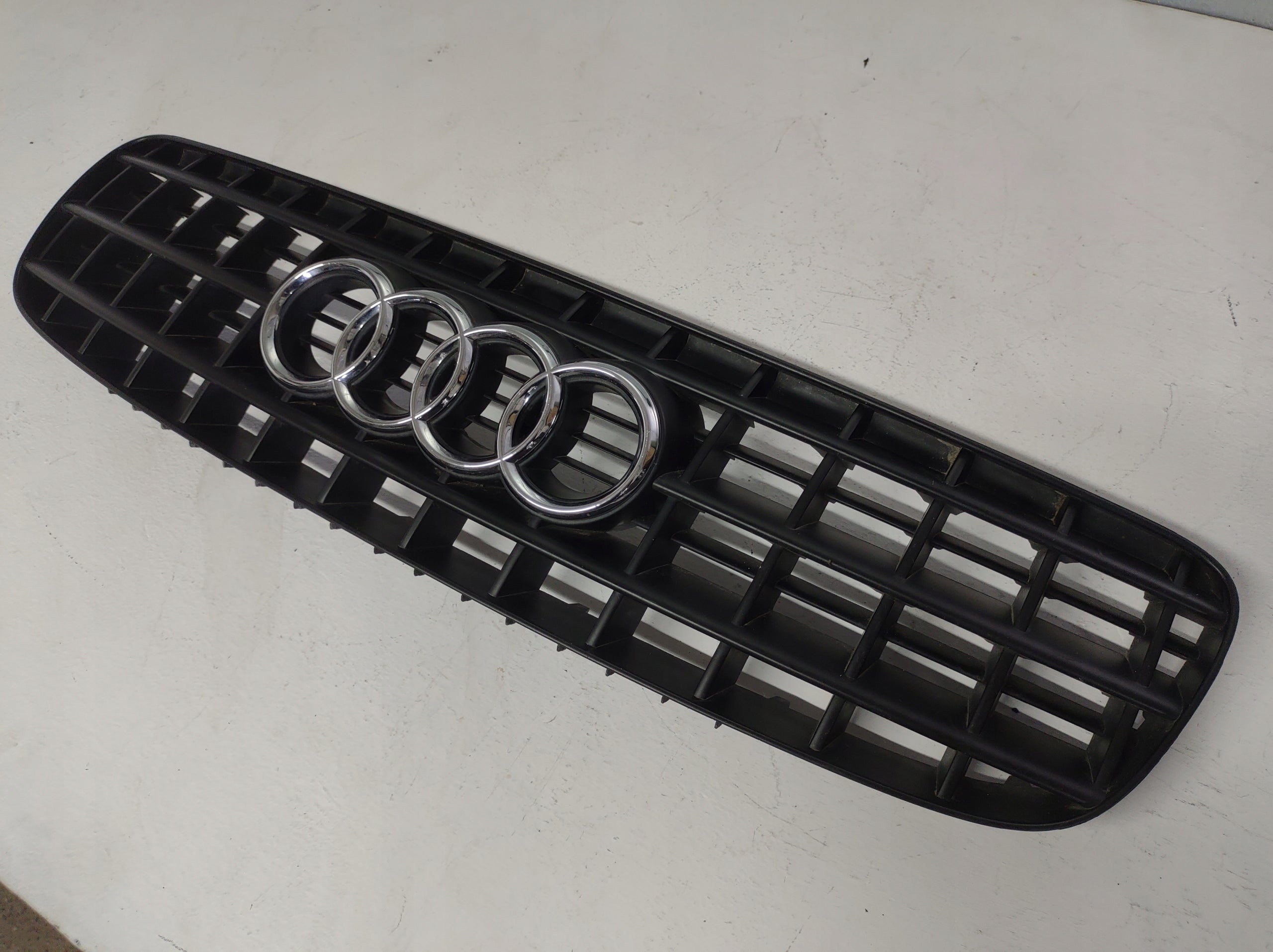 Kühlergrill Audi TT 8N FRONTGRILL 8N0853653B Kühlergitter