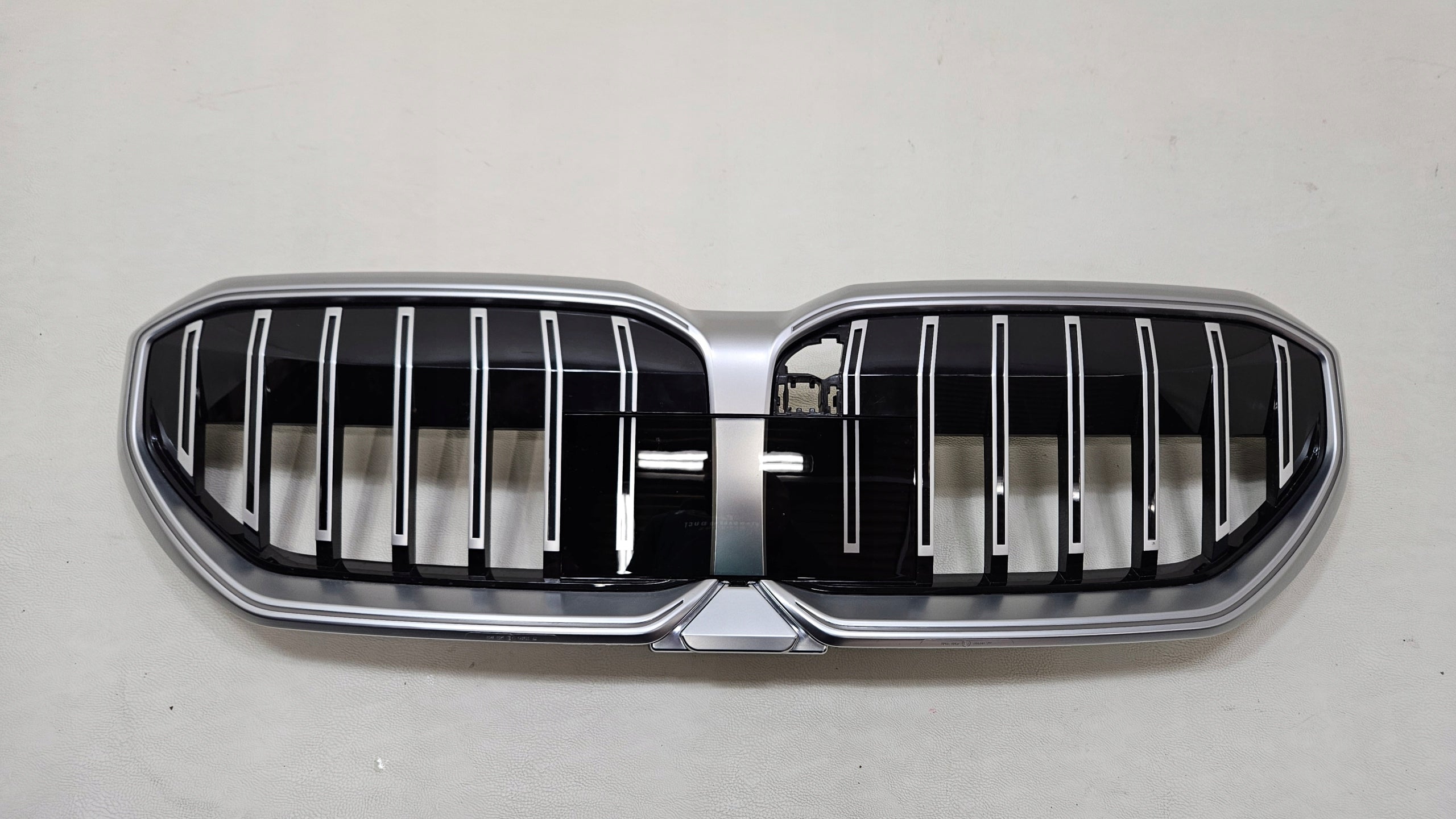  Calandre BMW G60 FRONT GRILL 5A185A7 Calandre  product image