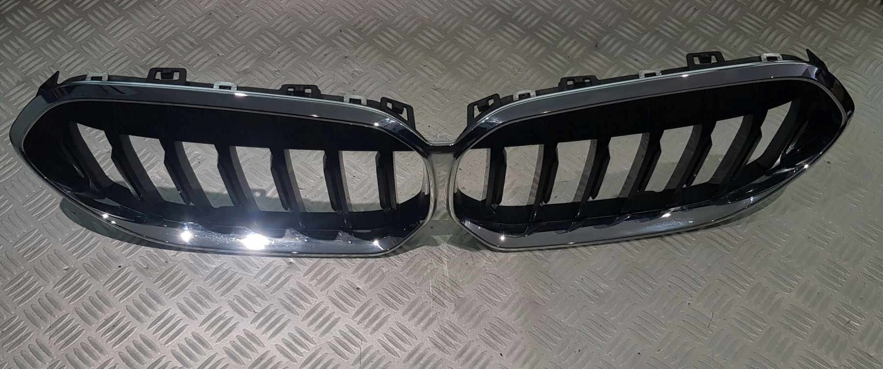 Kühlergrill BMW 2 F44 FRONTGRILL 7476257 Kühlergitter