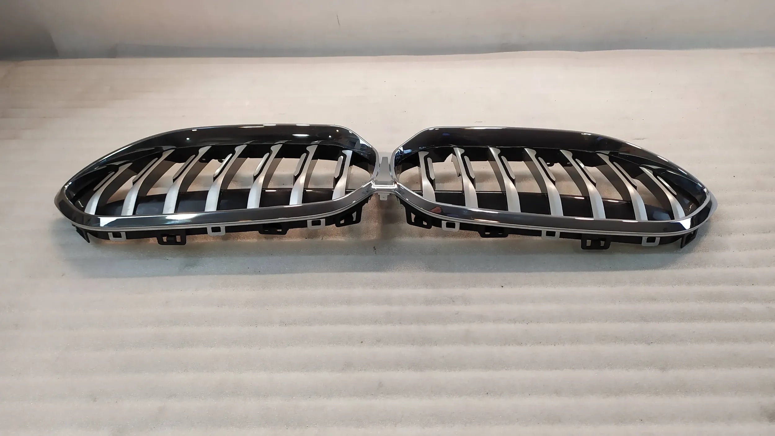 Kühlergrill BMW 2 F44 FRONTGRILL 7077302 Kühlergitter