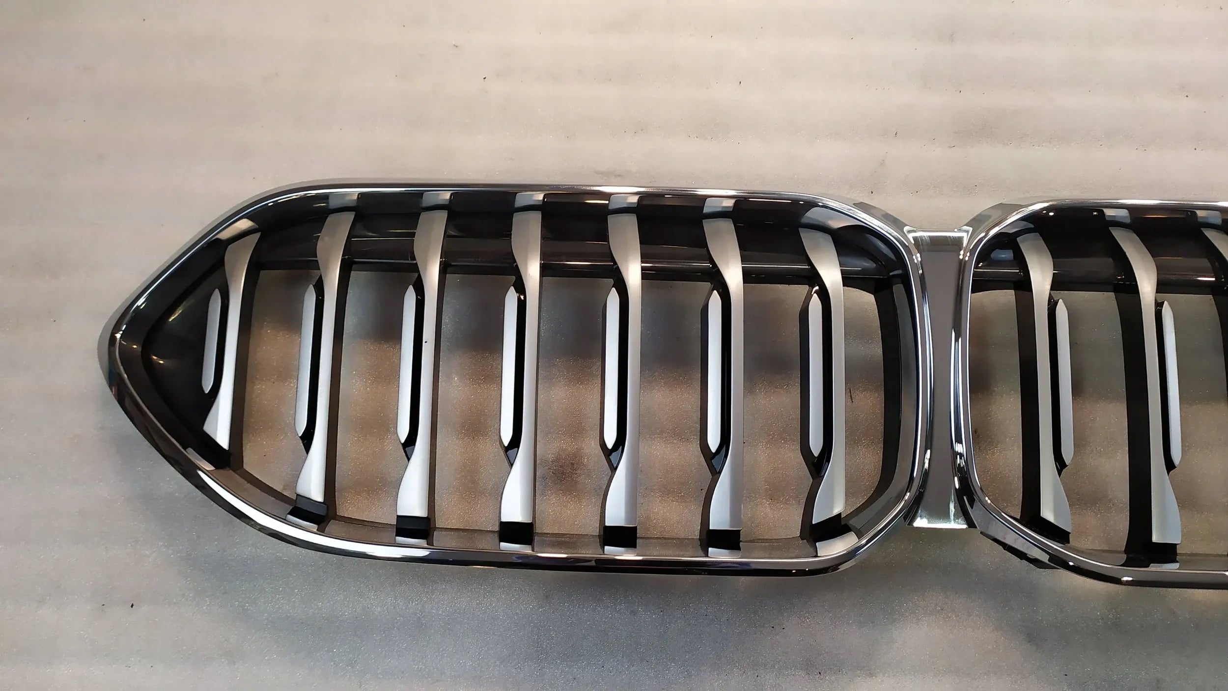 Kühlergrill BMW 2 F44 FRONTGRILL 7077302 Kühlergitter