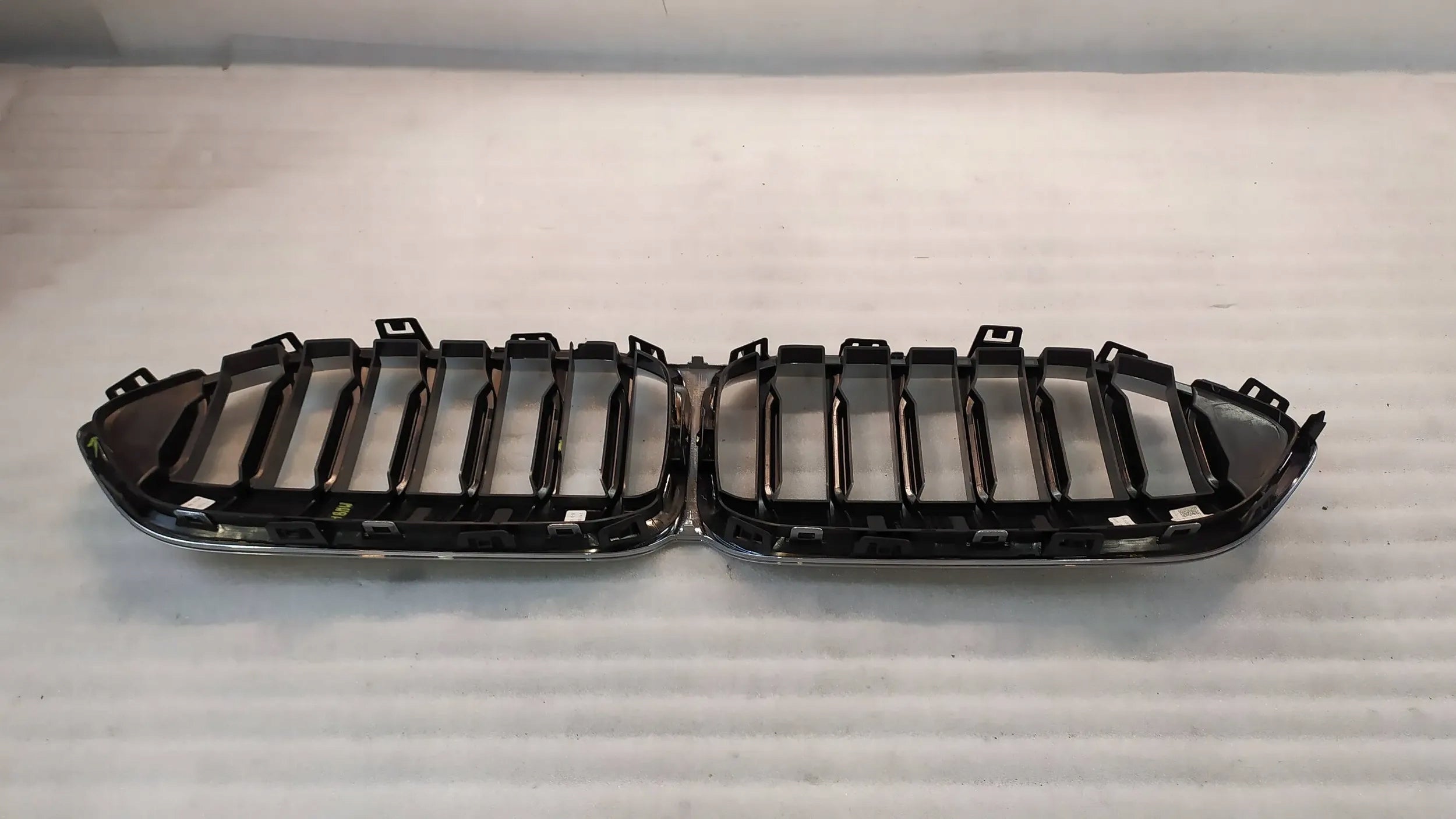 Kühlergrill BMW 2 F44 FRONTGRILL 7077302 Kühlergitter