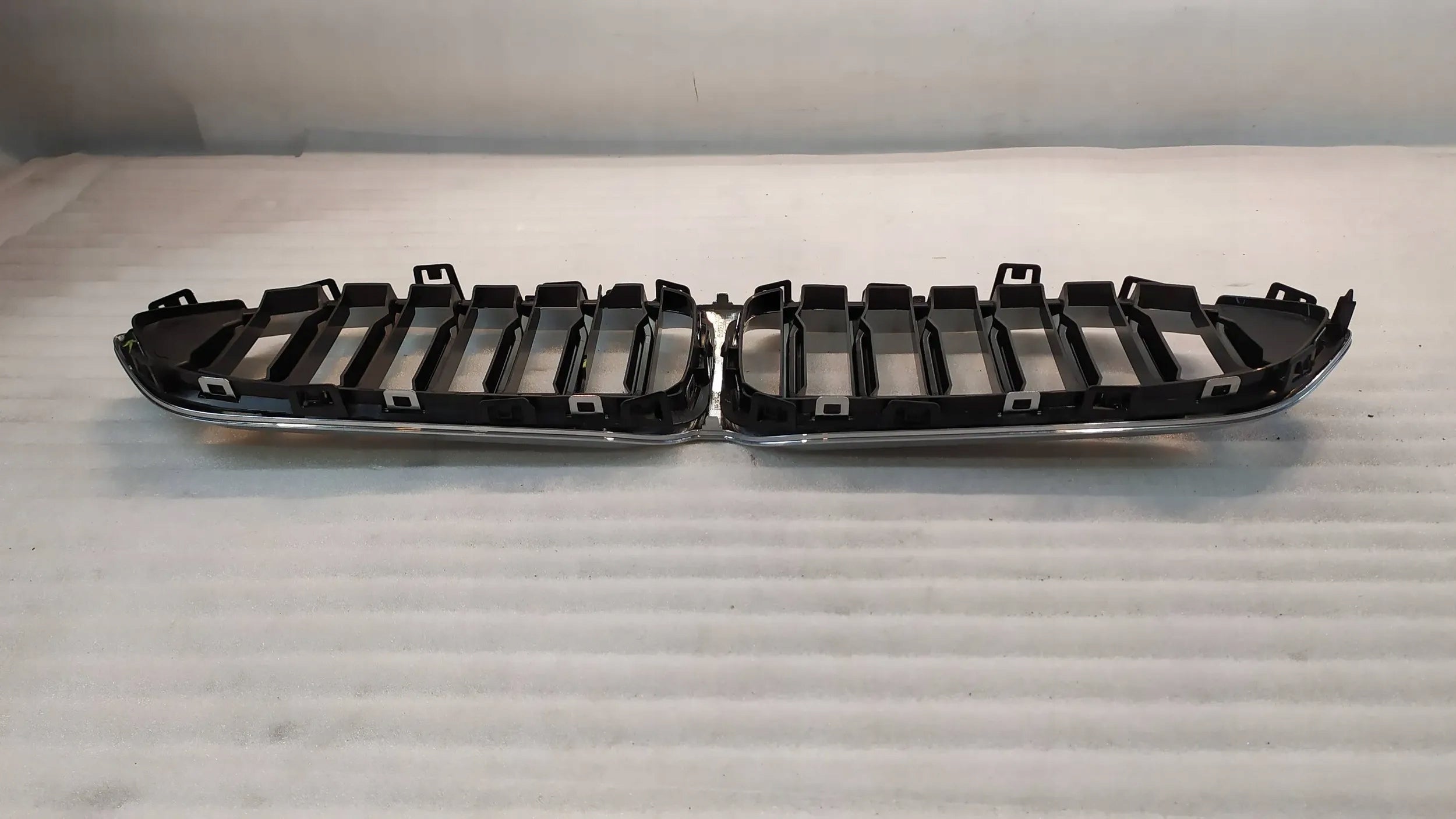 Kühlergrill BMW 2 F44 FRONTGRILL 7077302 Kühlergitter