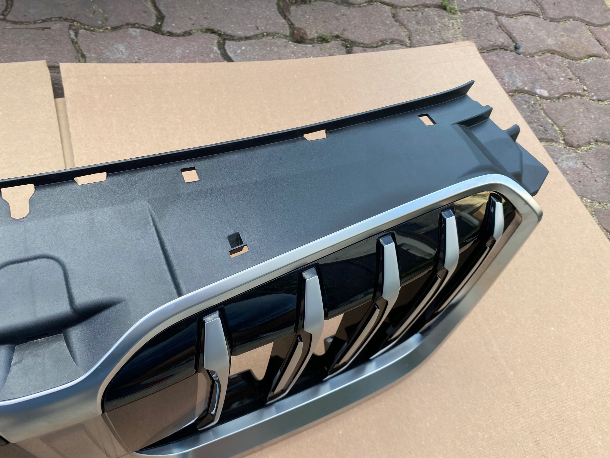 Kühlergrill BMW X1 U11 IX3 FRONTGRILL 9880301 Kühlergitter