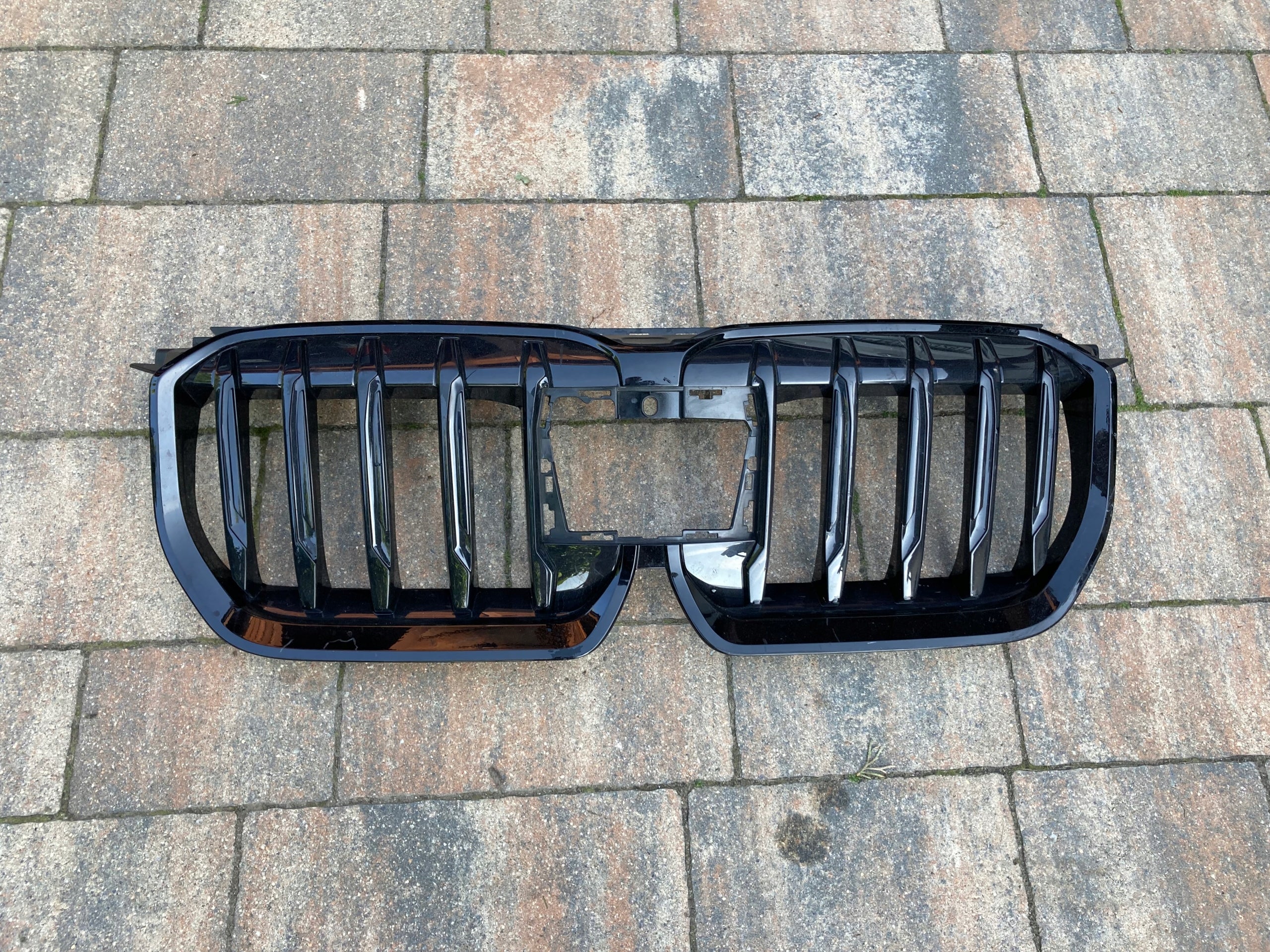 Kühlergrill BMW X1 U11 FRONTGRILL 8803015 Kühlergitter