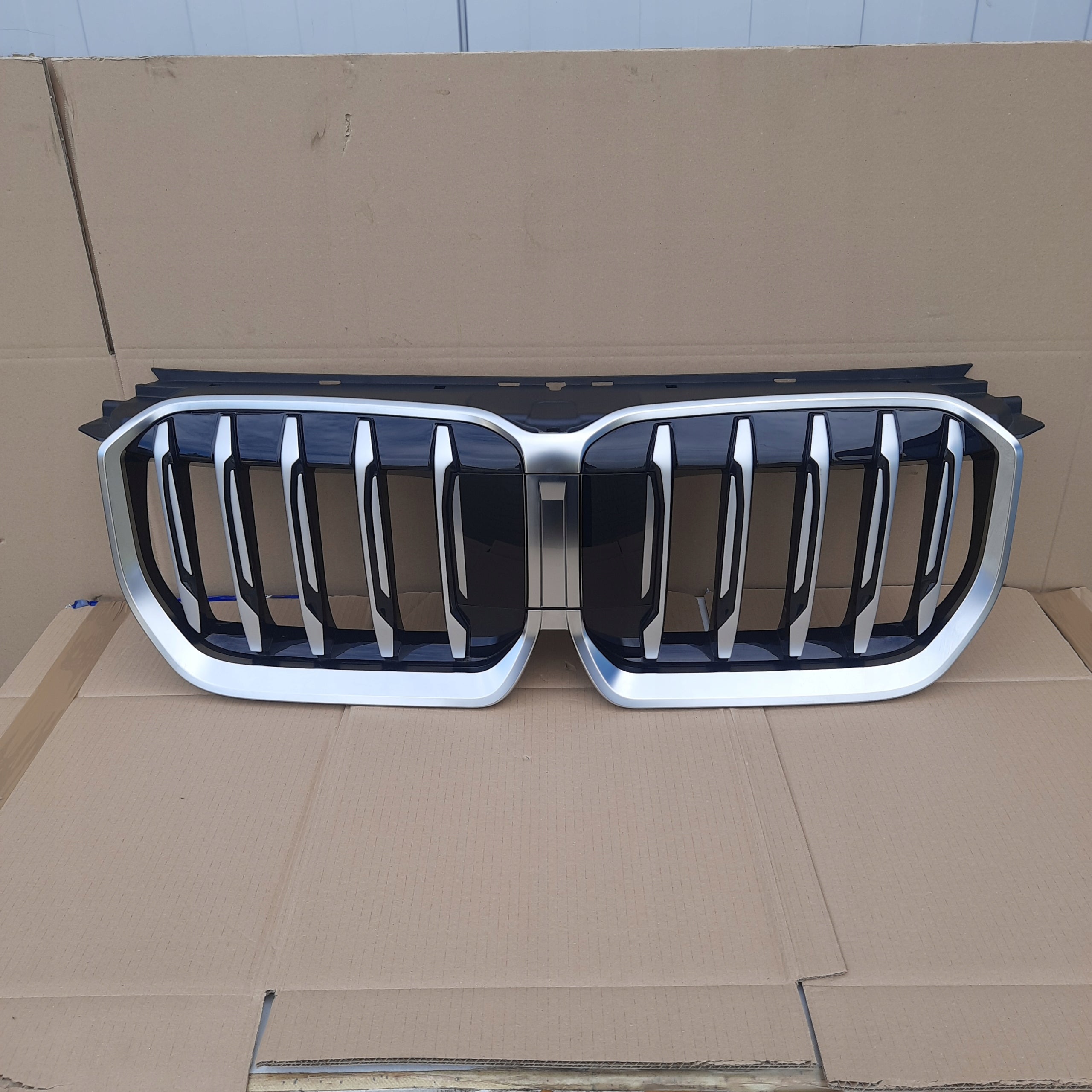 Calandre BMW X1 U11 FRONT GRILL calandre 