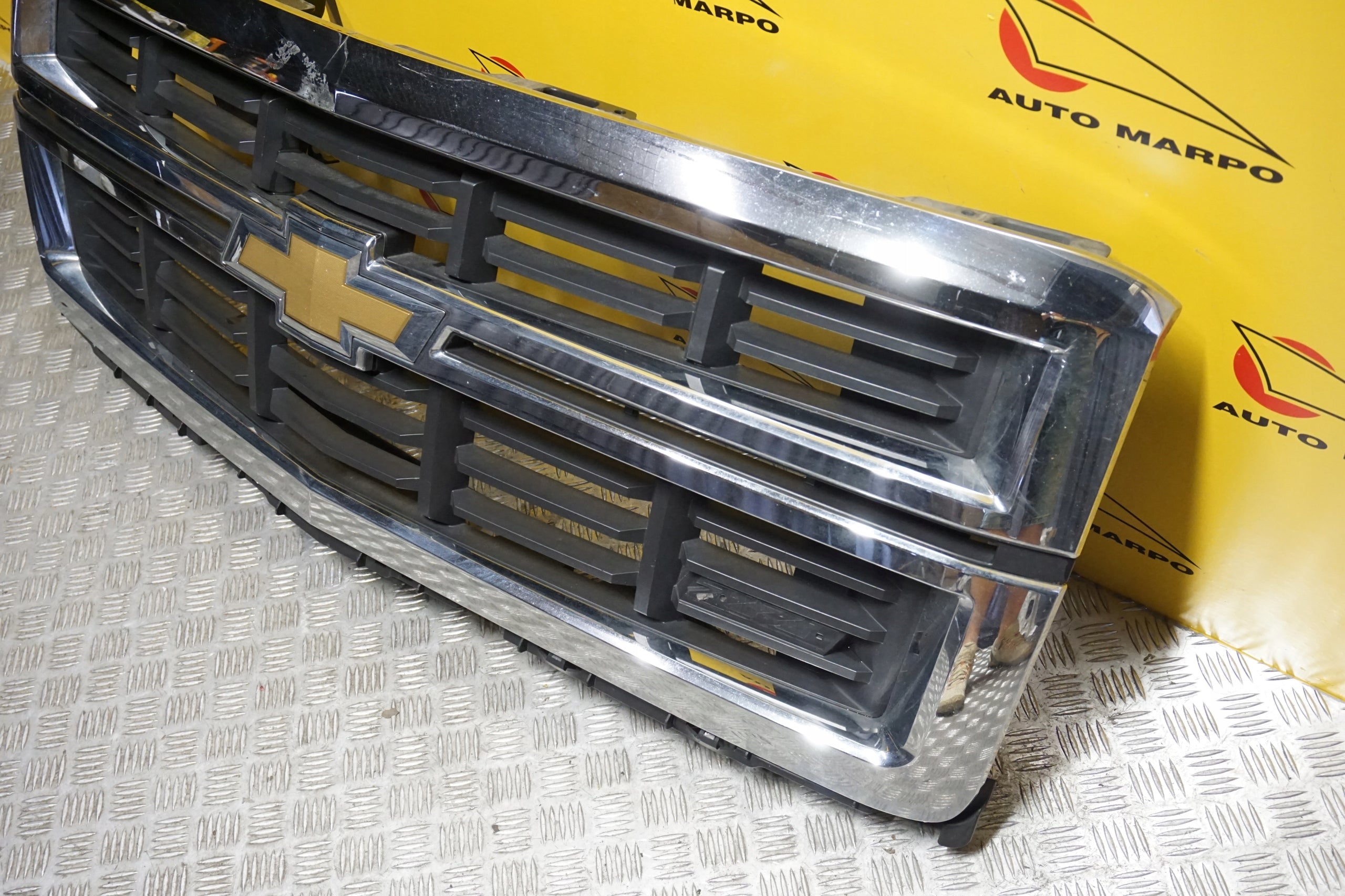 Kühlergrill Chevrolet SILVERADO FRONTGRILL 23432557 Kühlergitter