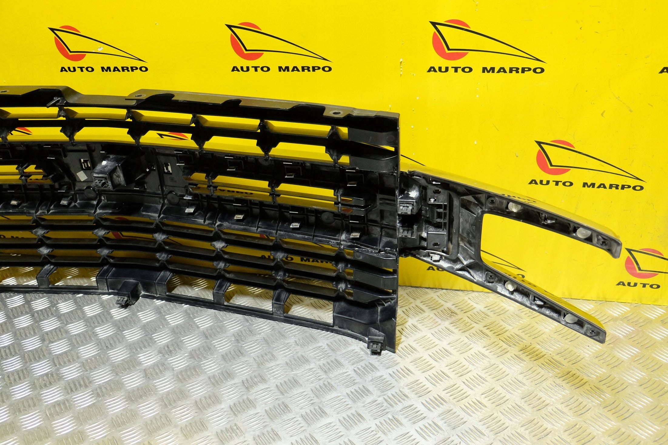 Kühlergrill Chevrolet SILVERADO FRONTGRILL 84128450 Kühlergitter