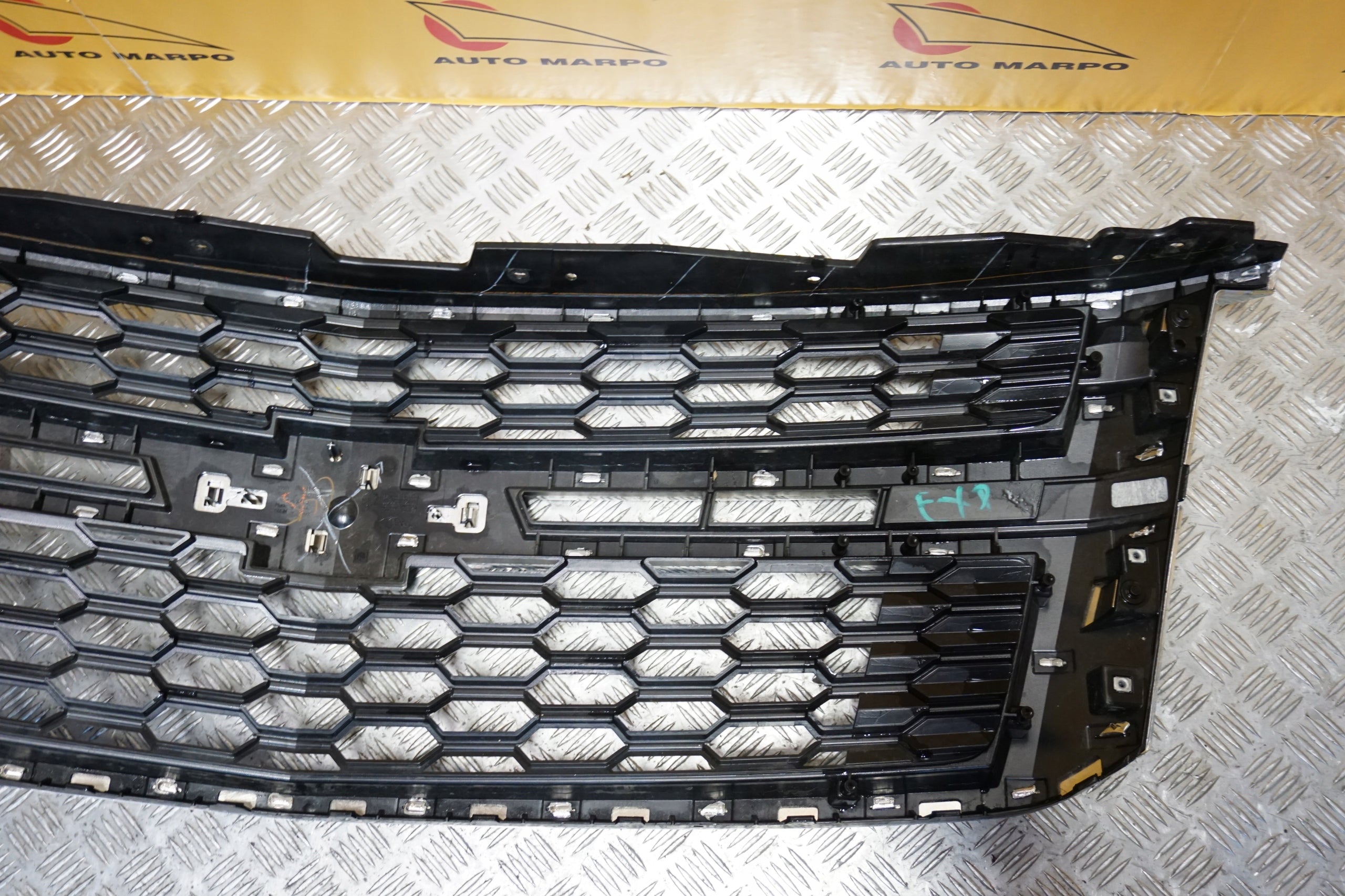 Kühlergrill Chevrolet SUBURBAN  FRONTGRILL 23440914 Kühlergitter