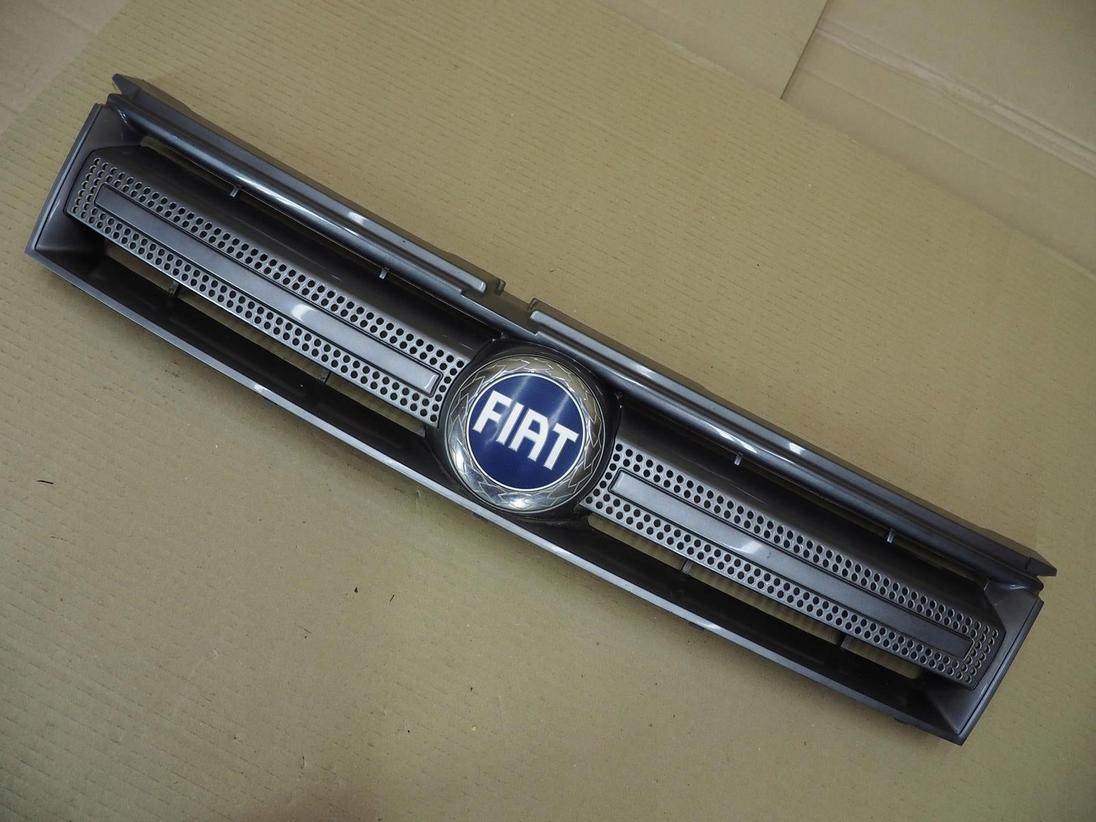  Kühlergrill Fiat STILO FRONTGRILL 92000318 Kühlergitter product image