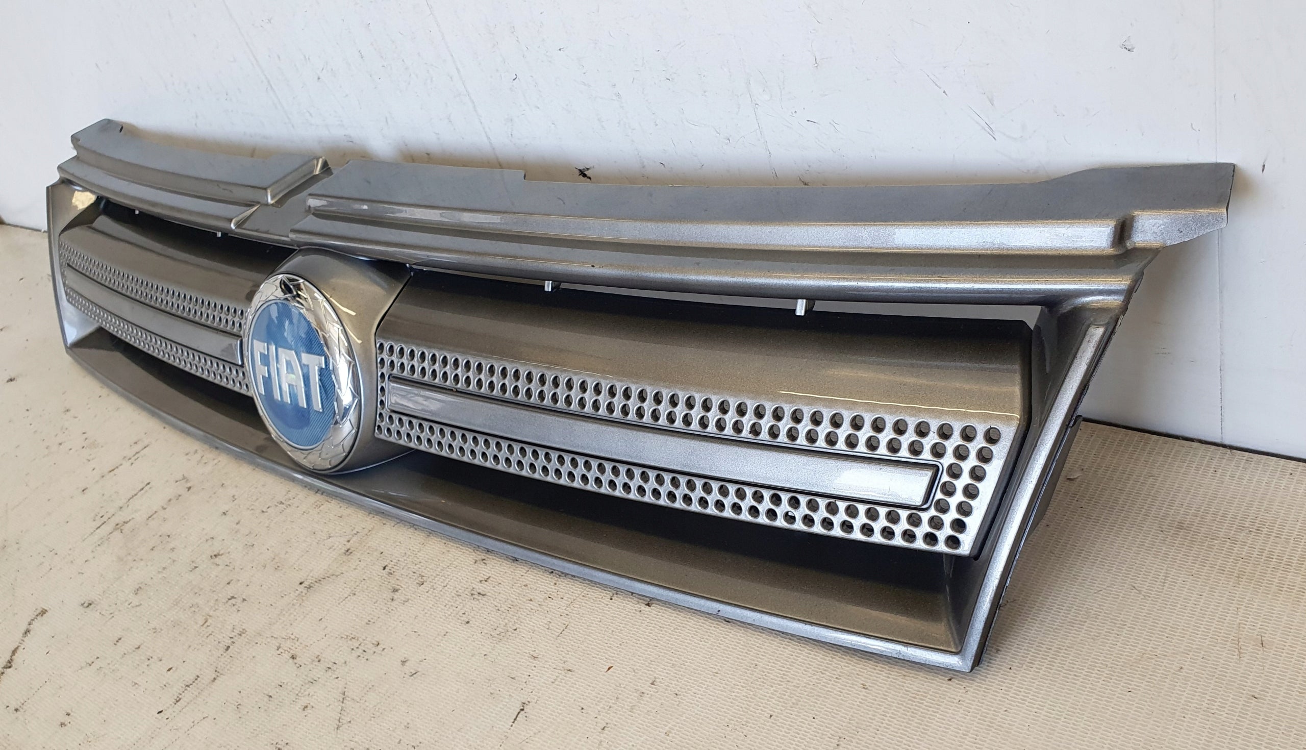 Kühlergrill Fiat STILO FRONTGRILL 92000318 Kühlergitter