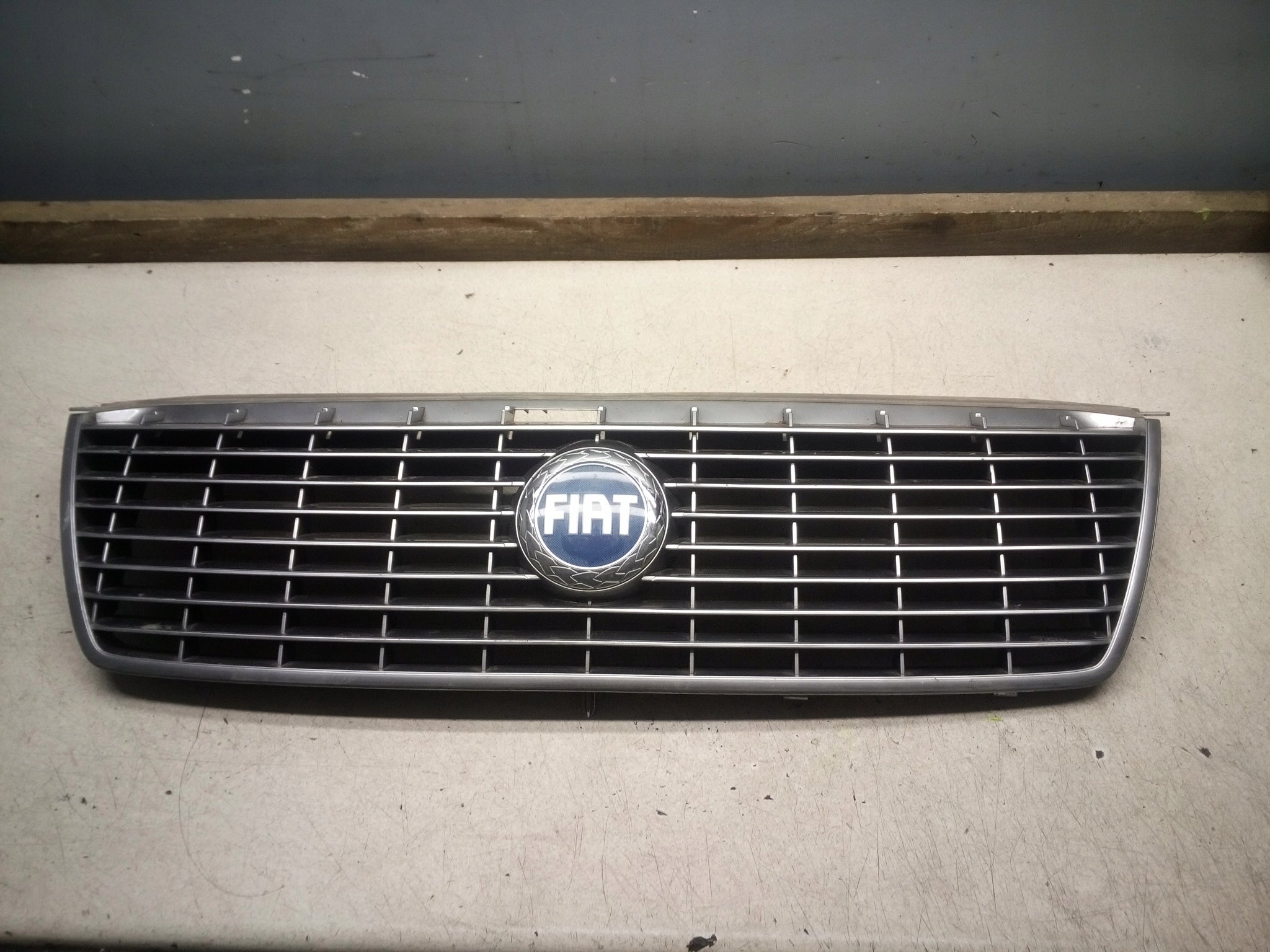  Grille de radiateur Fiat 230 CROMA FRONTGRILL 7353972307 Grille de radiateur  product image