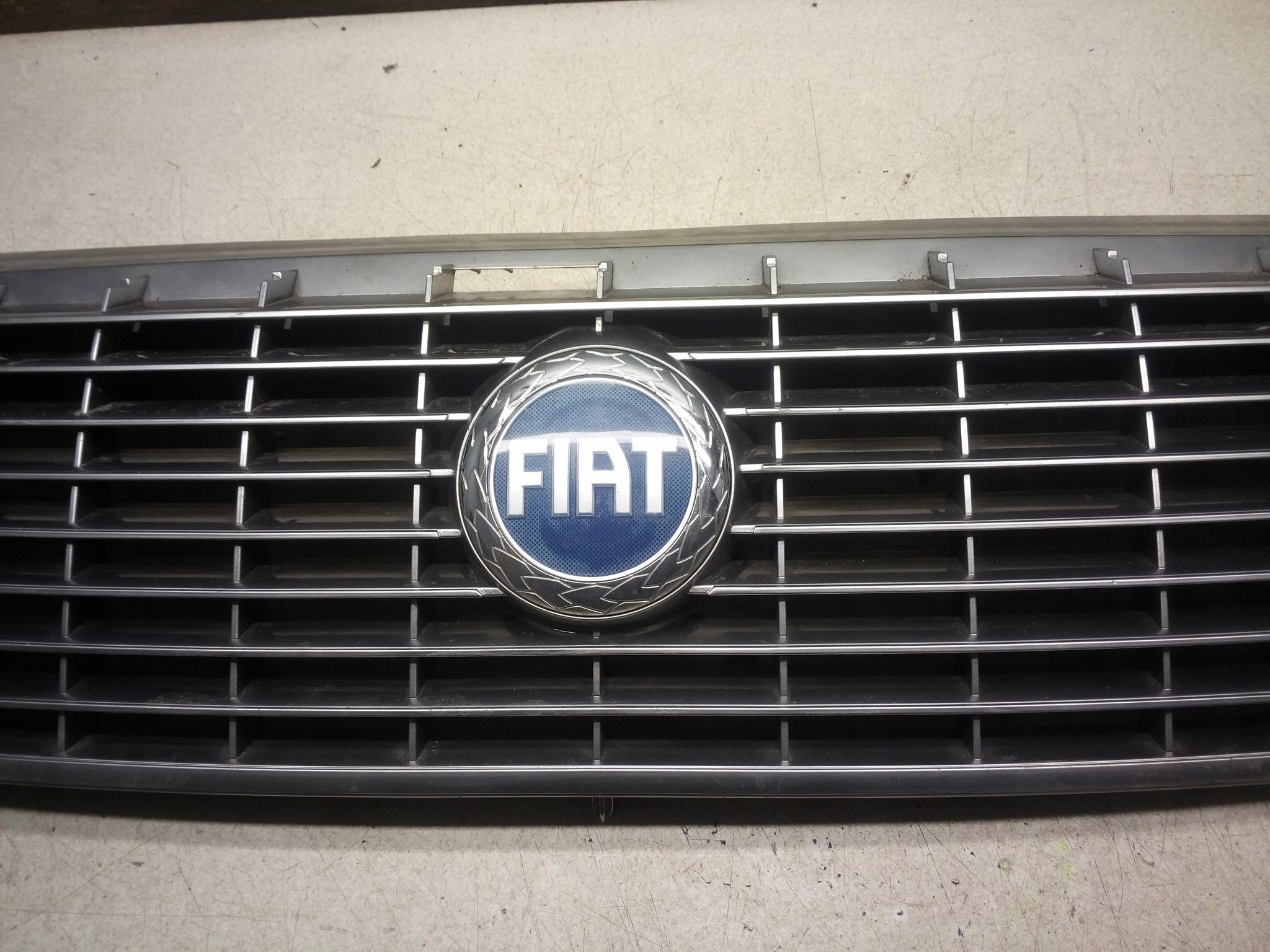 Kühlergrill Fiat 230 CROMA FRONTGRILL 7353972307 Kühlergitter