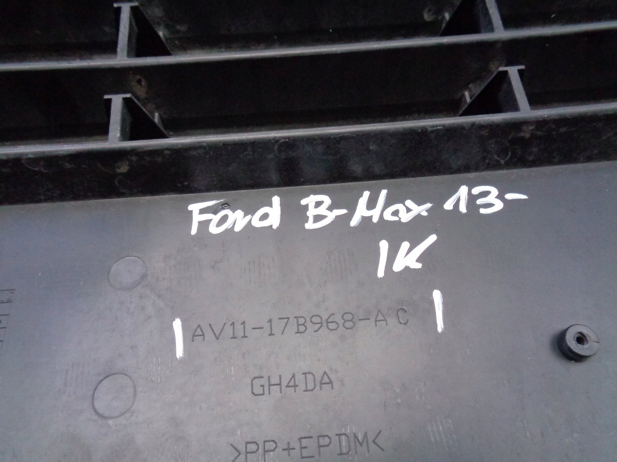 Kühlergrill Ford I 3 1 FRONTGRILL AV1117B968AC Kühlergitter