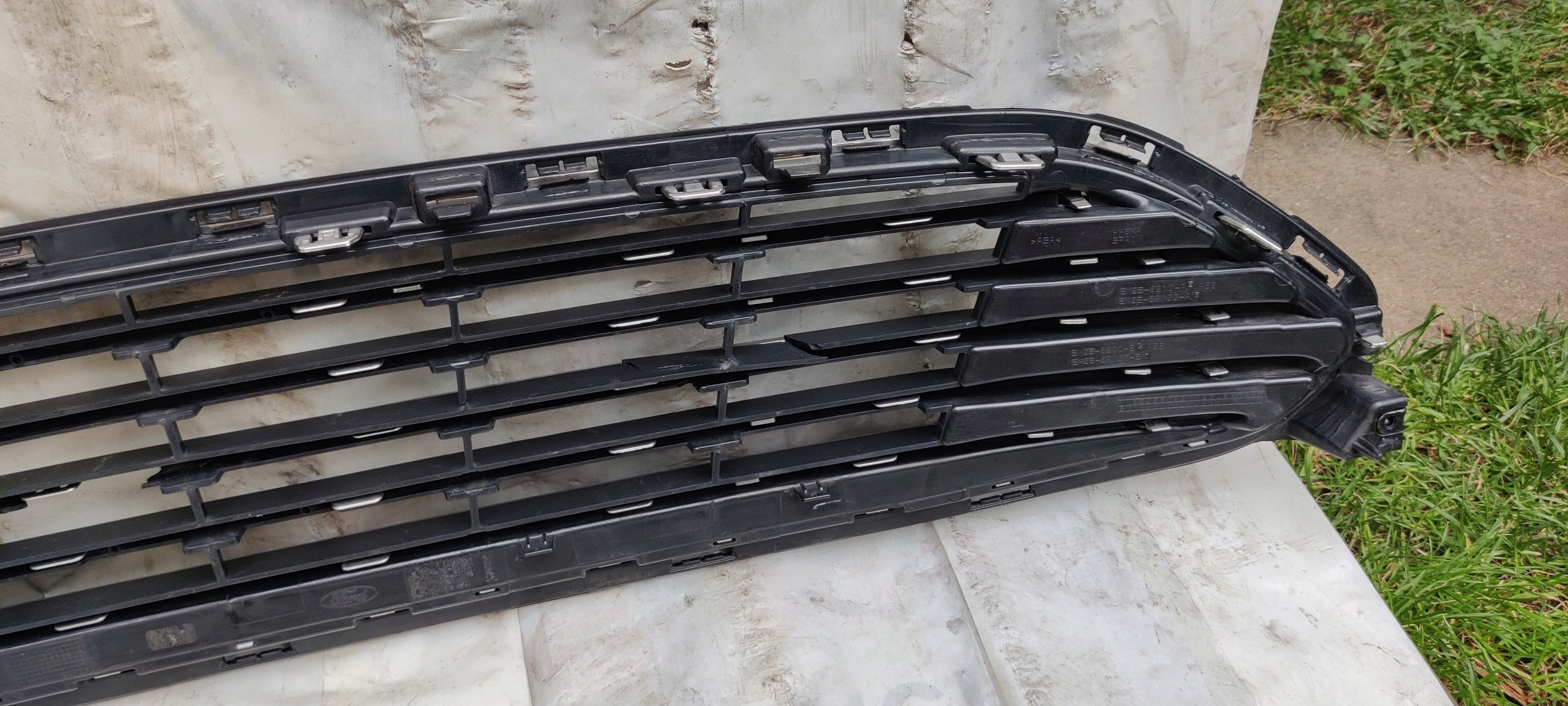 Kühlergrill Ford I 1 2 FRONTGRILL EM2B8200AB Kühlergitter