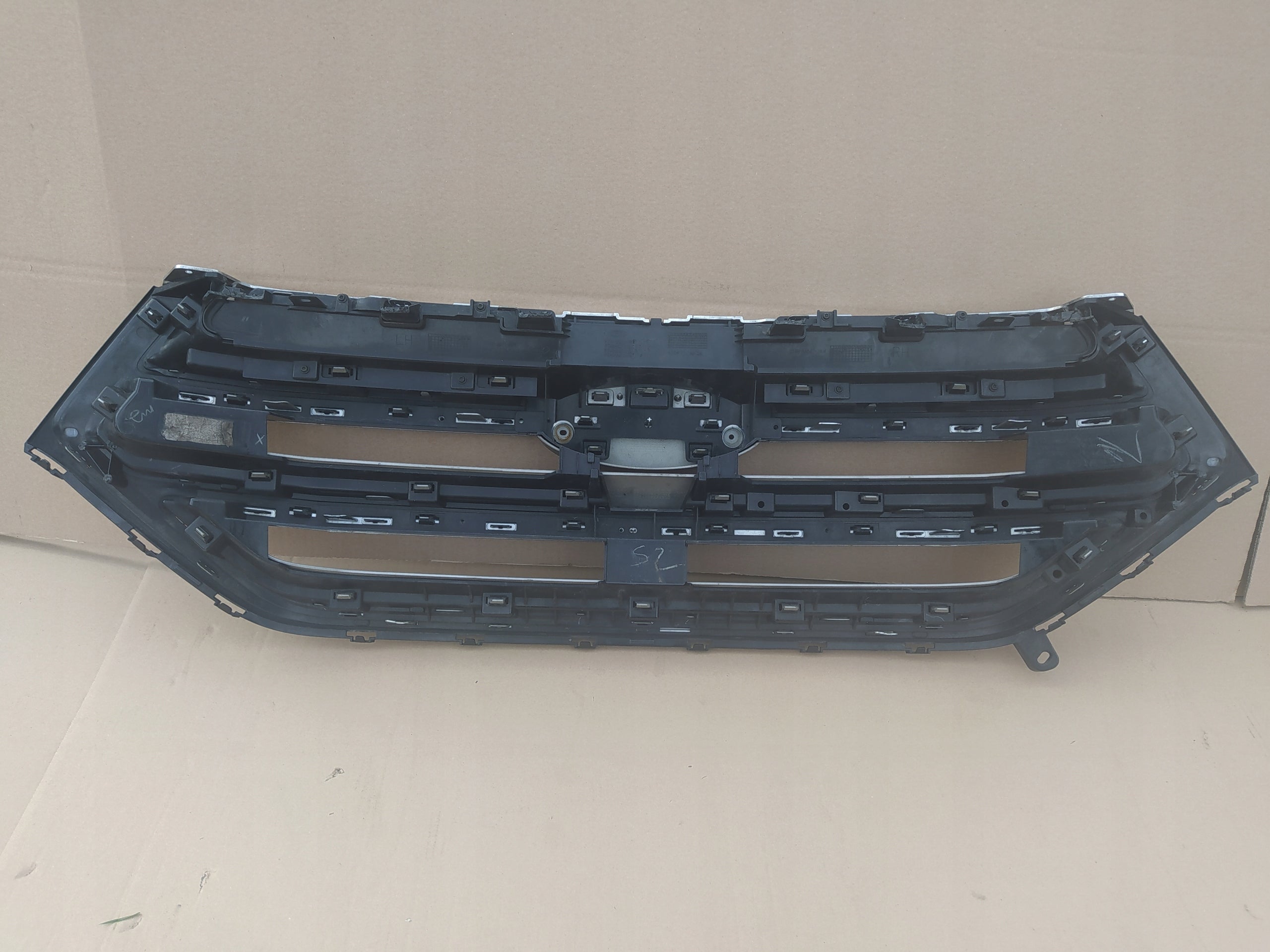 Kühlergrill Ford I 2 EDGE 4 FRONTGRILL FT4B8200AFor Kühlergitter