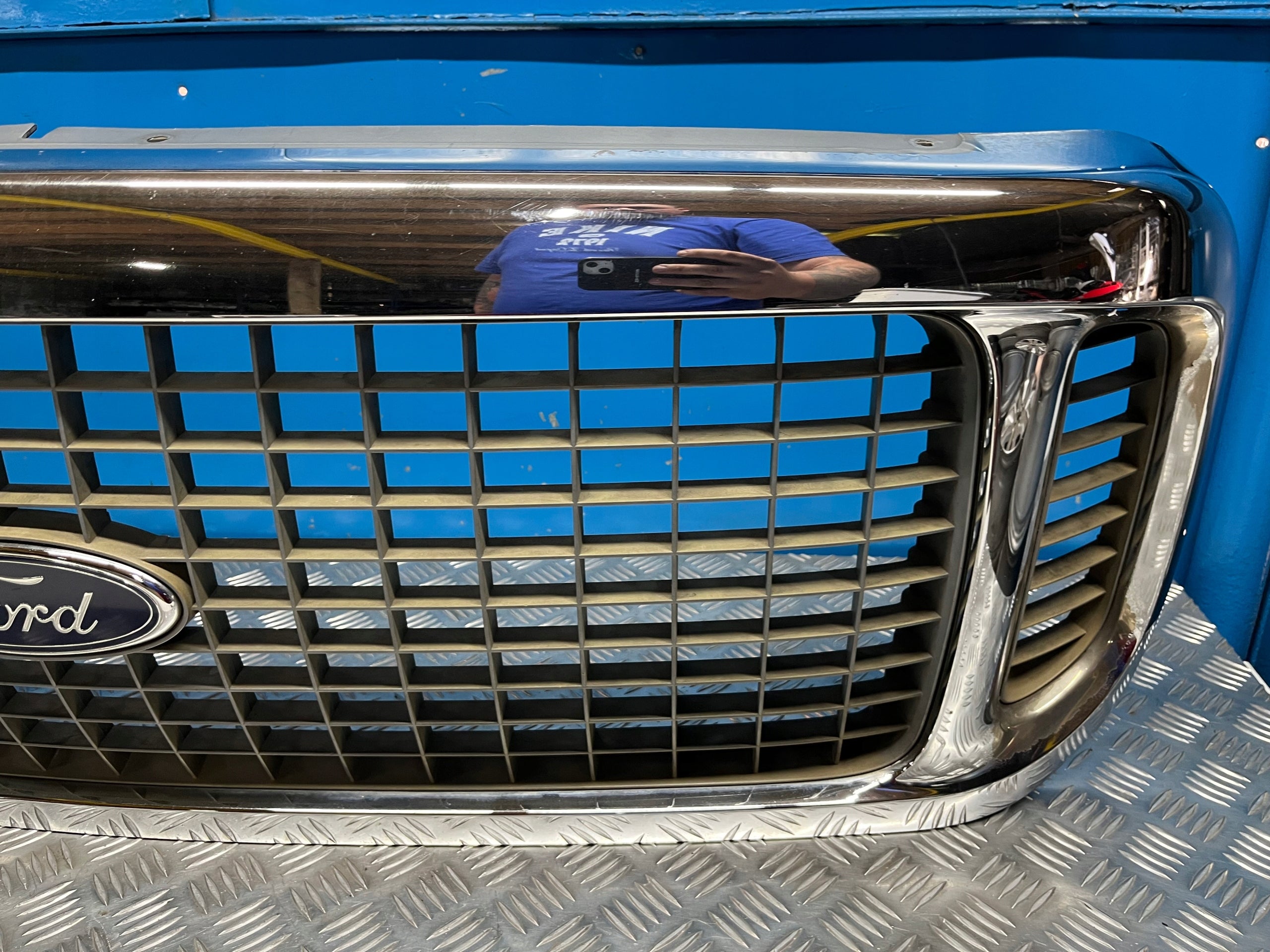 Kühlergrill Ford EXCURSION FRONTGRILL C7458200AAW Kühlergitter