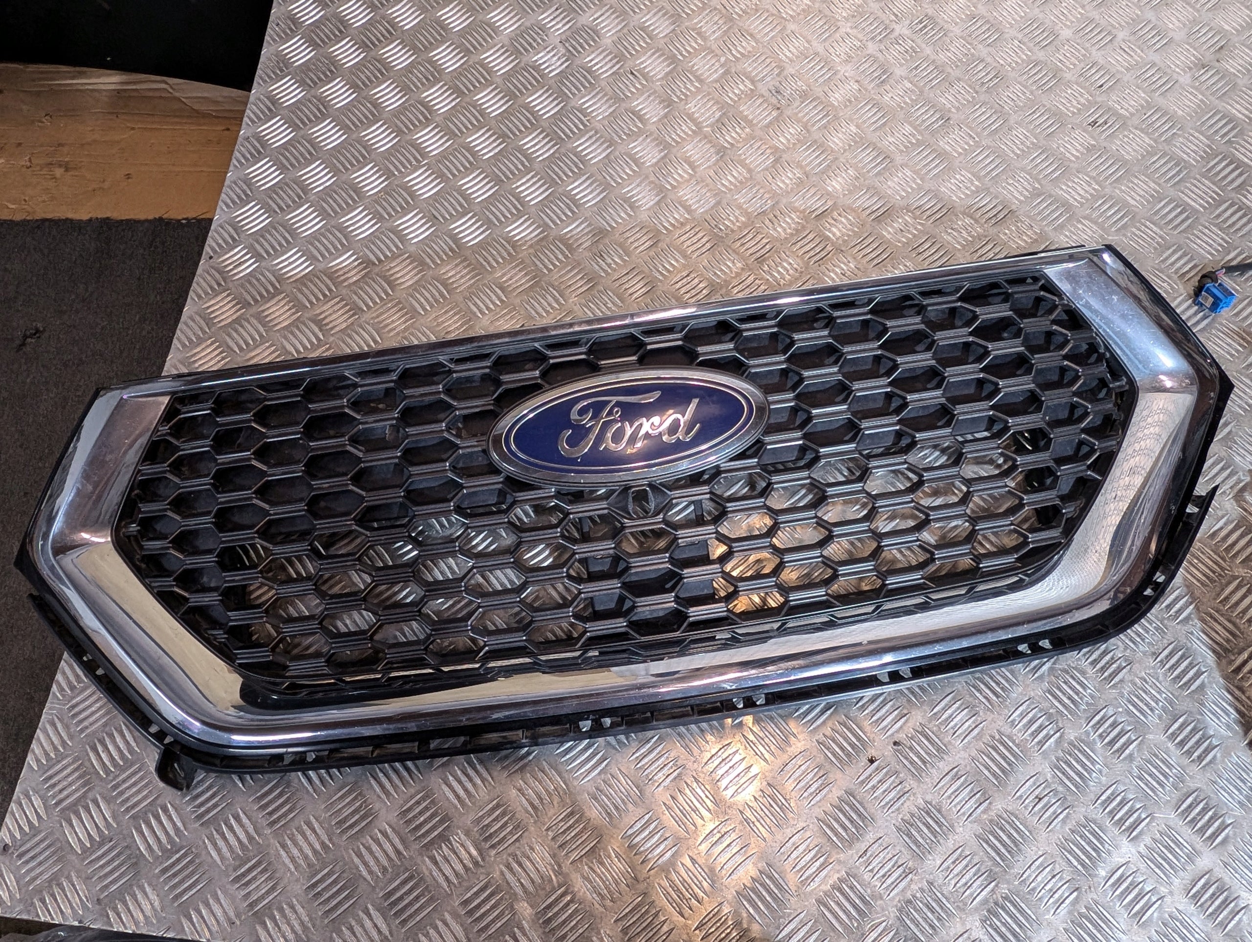 Kühlergrill Ford 4 I EDGE 2 FRONTGRILL GT4B8200VAW Kühlergitter