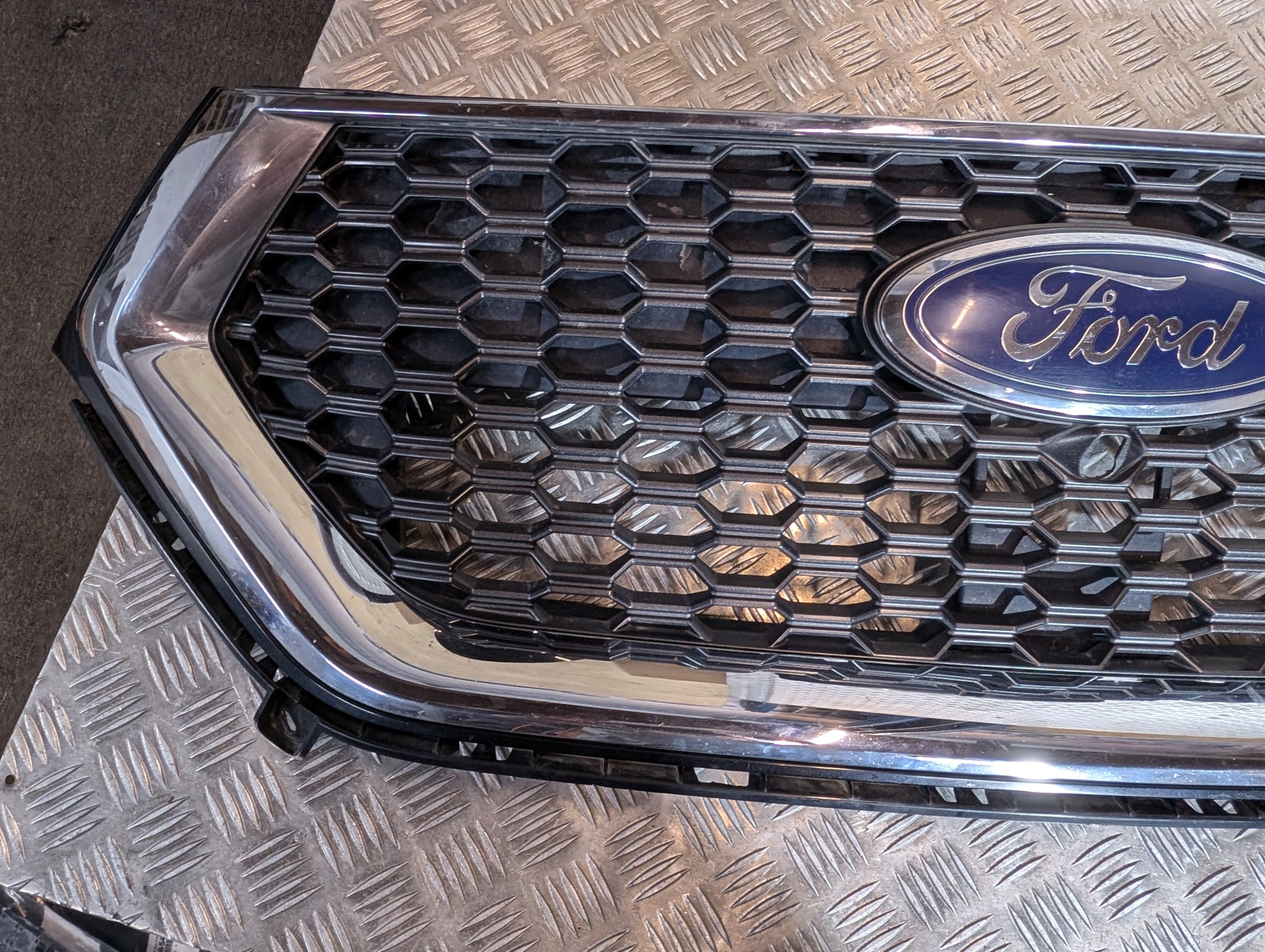 Kühlergrill Ford 4 I EDGE 2 FRONTGRILL GT4B8200VAW Kühlergitter