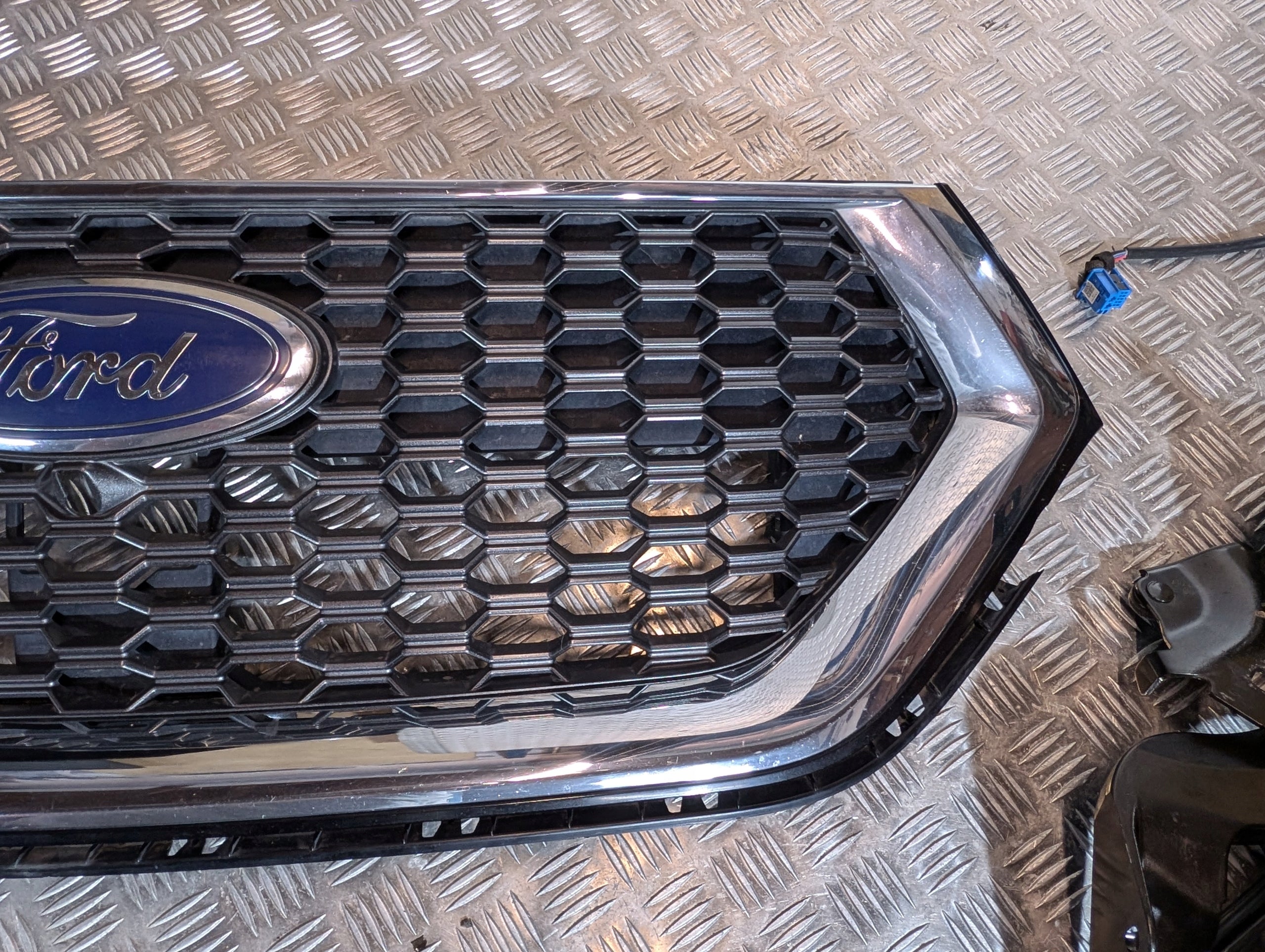 Kühlergrill Ford 4 I EDGE 2 FRONTGRILL GT4B8200VAW Kühlergitter