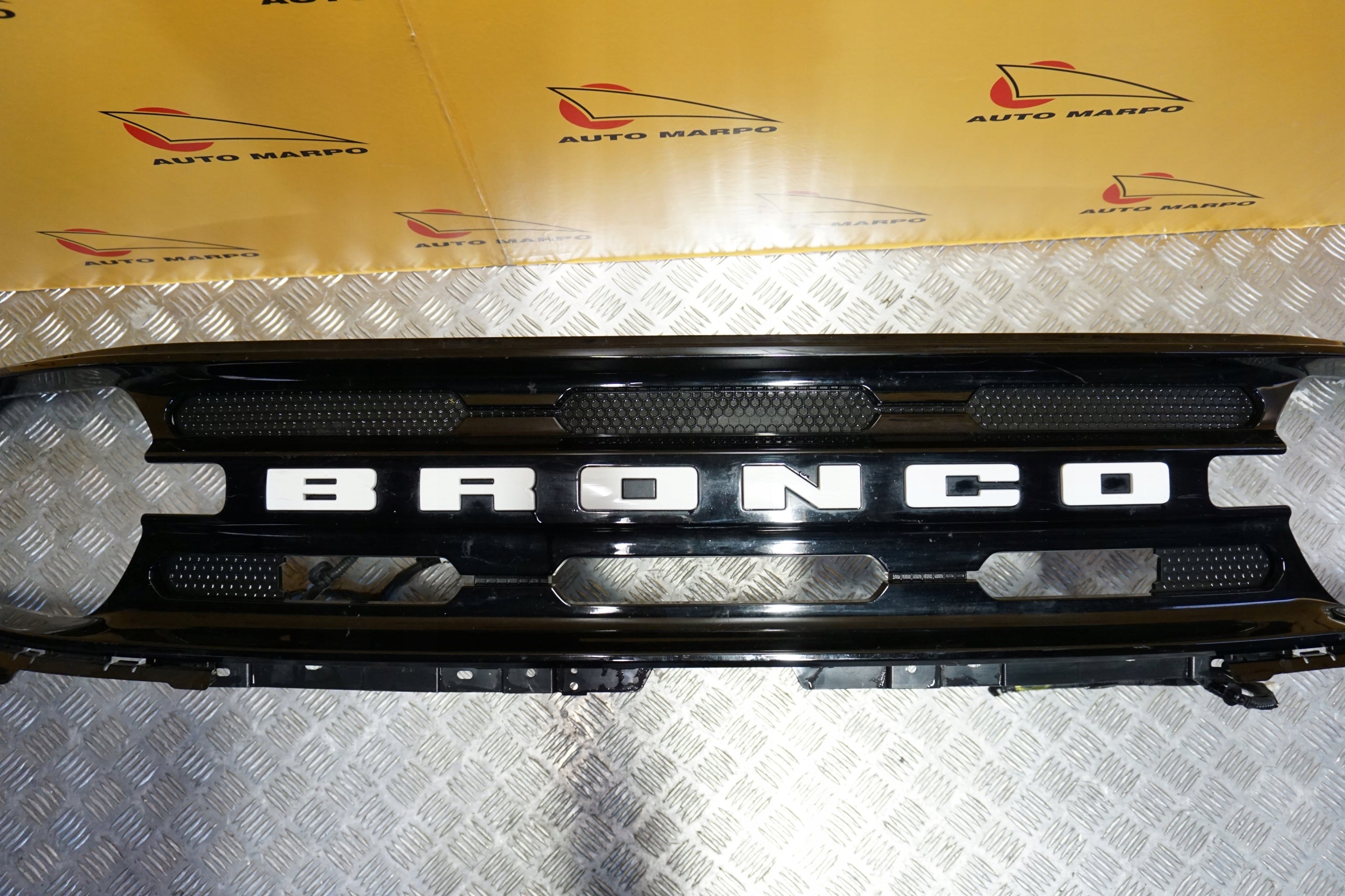 Kühlergrill Ford 3 2 I 1 BRONCO  FRONTGRILL Kühlergitter