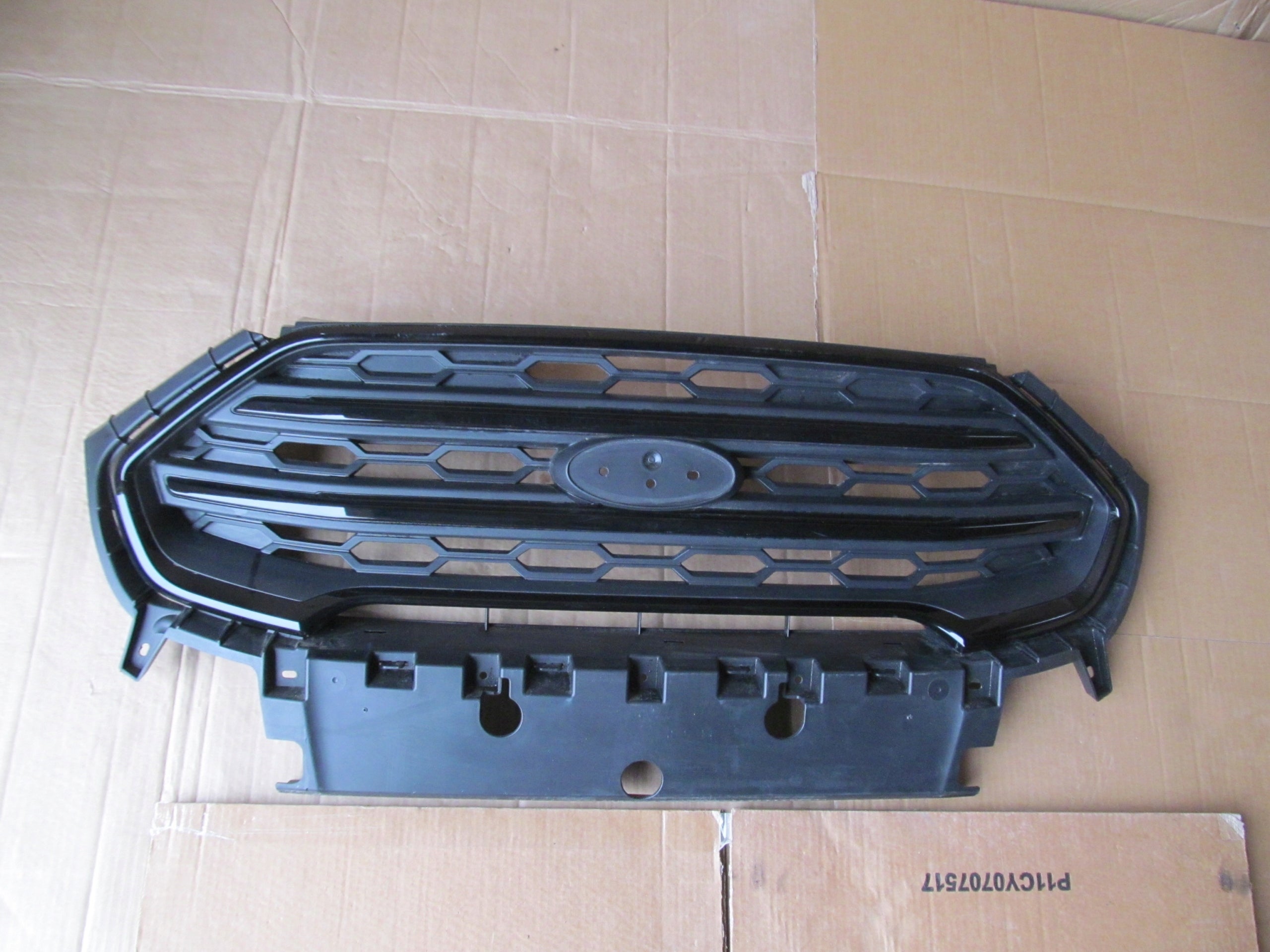  Calandre Ford II 1 2 ECOSPORT FRONTGRILL GN1517B968 calandre  product image