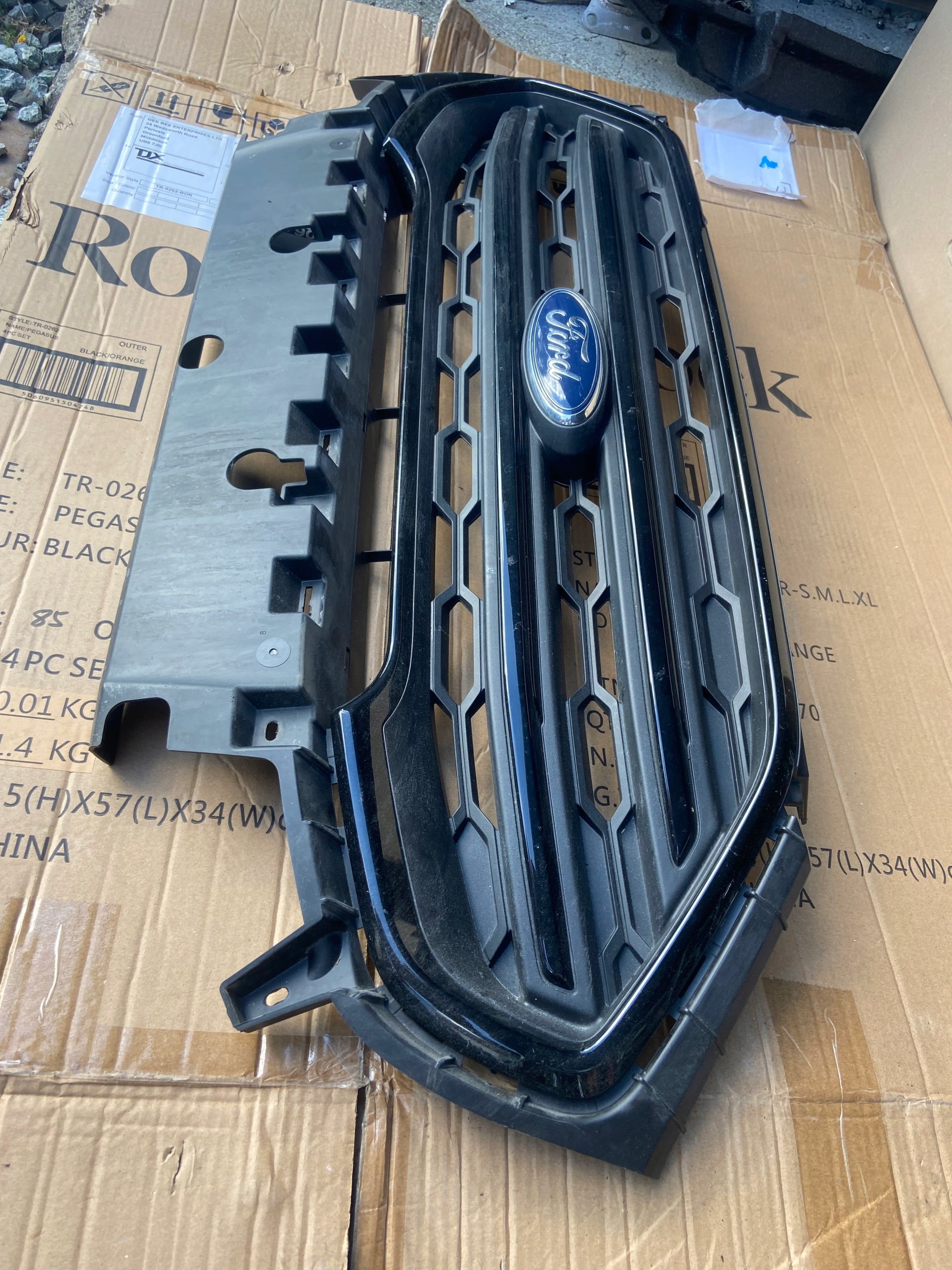 Kühlergrill Ford 1 II ECOSPORT FRONTGRILL LIFT17GRILLA Kühlergitter