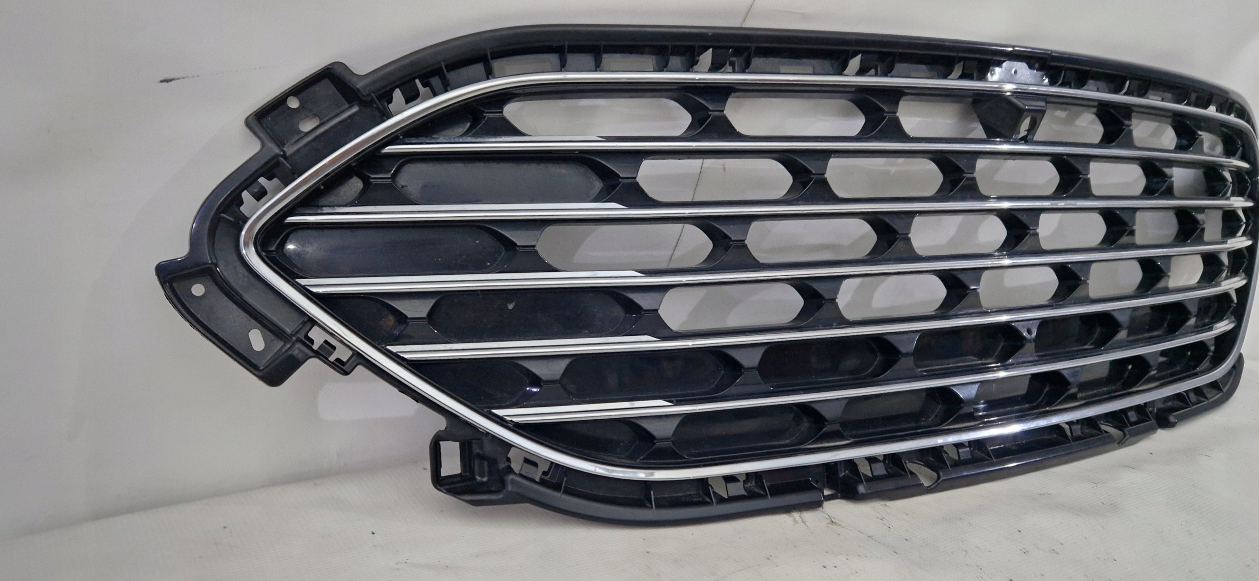 Kühlergrill Ford 1 2 ESCAPE 3 III KUGA III FRONTGRILL LV4B8200GD Kühlergitter