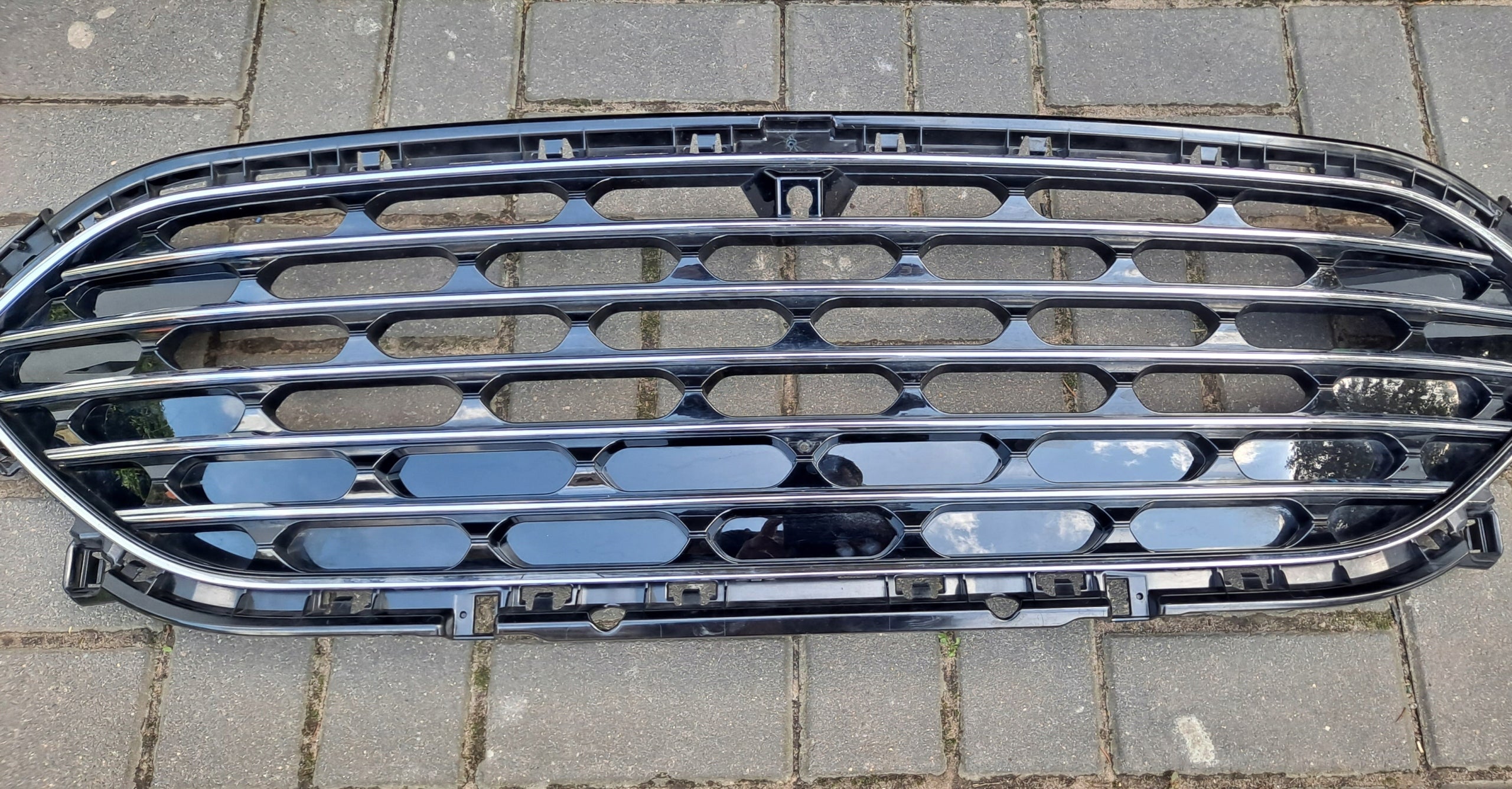 Kühlergrill Ford ESCAPE 1 4 I KUGA 3 2 FRONTGRILL LV4B8200GLV4 Kühlergitter