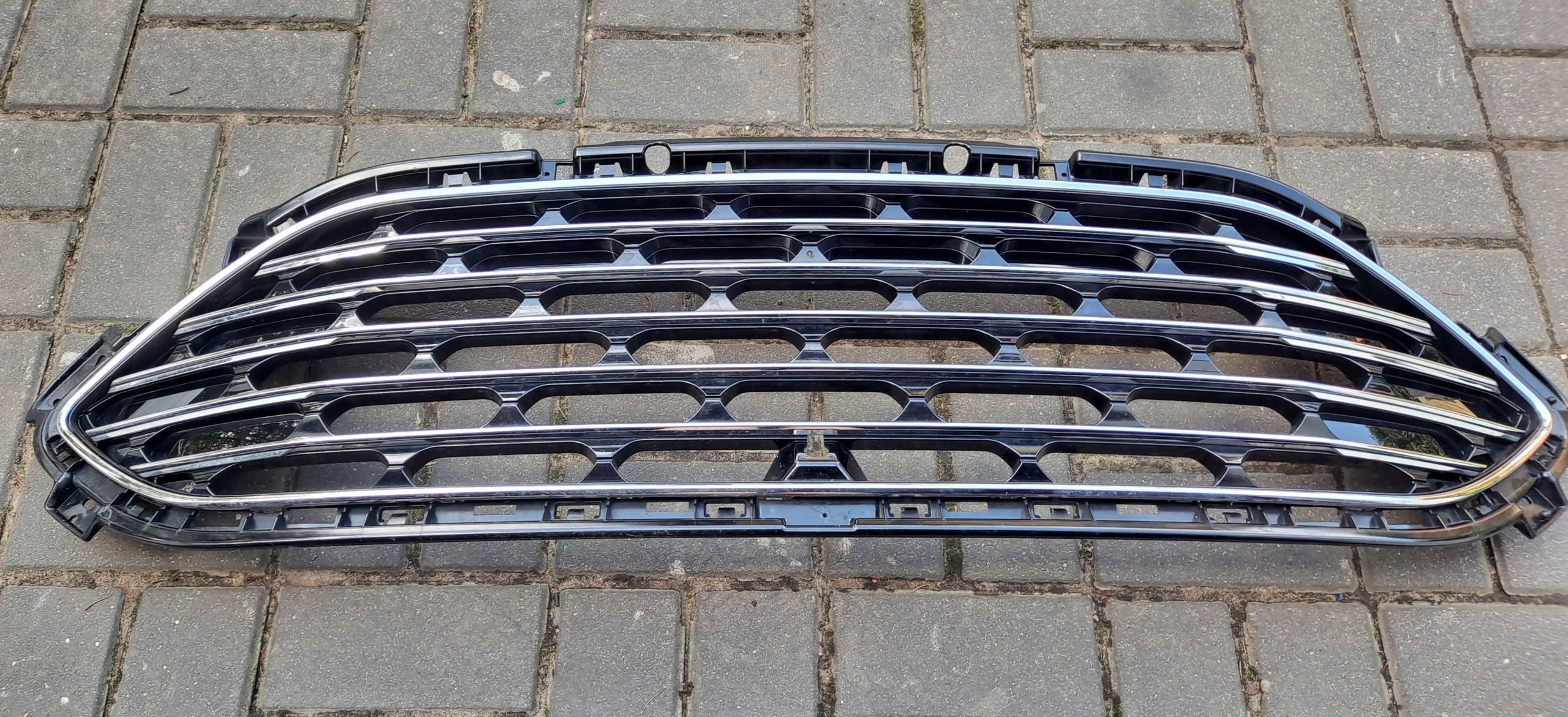 Kühlergrill Ford ESCAPE 1 4 I KUGA 3 2 FRONTGRILL LV4B8200GLV4 Kühlergitter