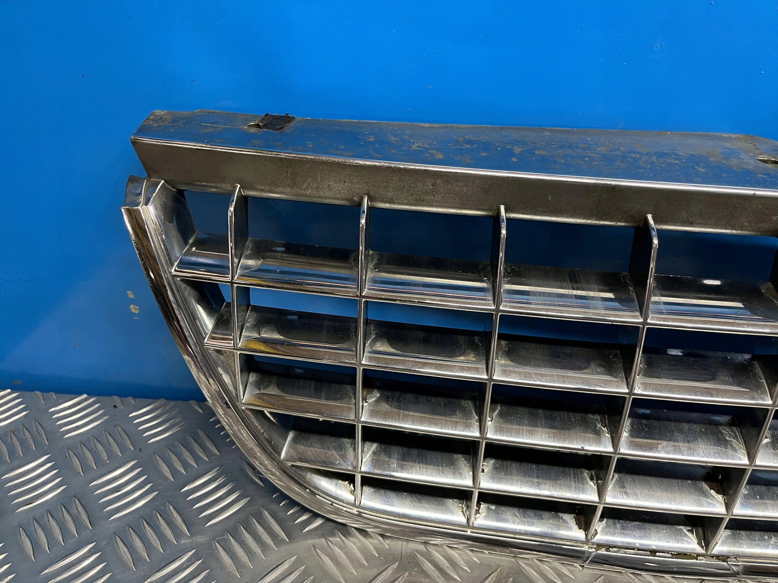 Kühlergrill Ford 3 III EXPLORER FRONTGRILL 3L248200B Kühlergitter