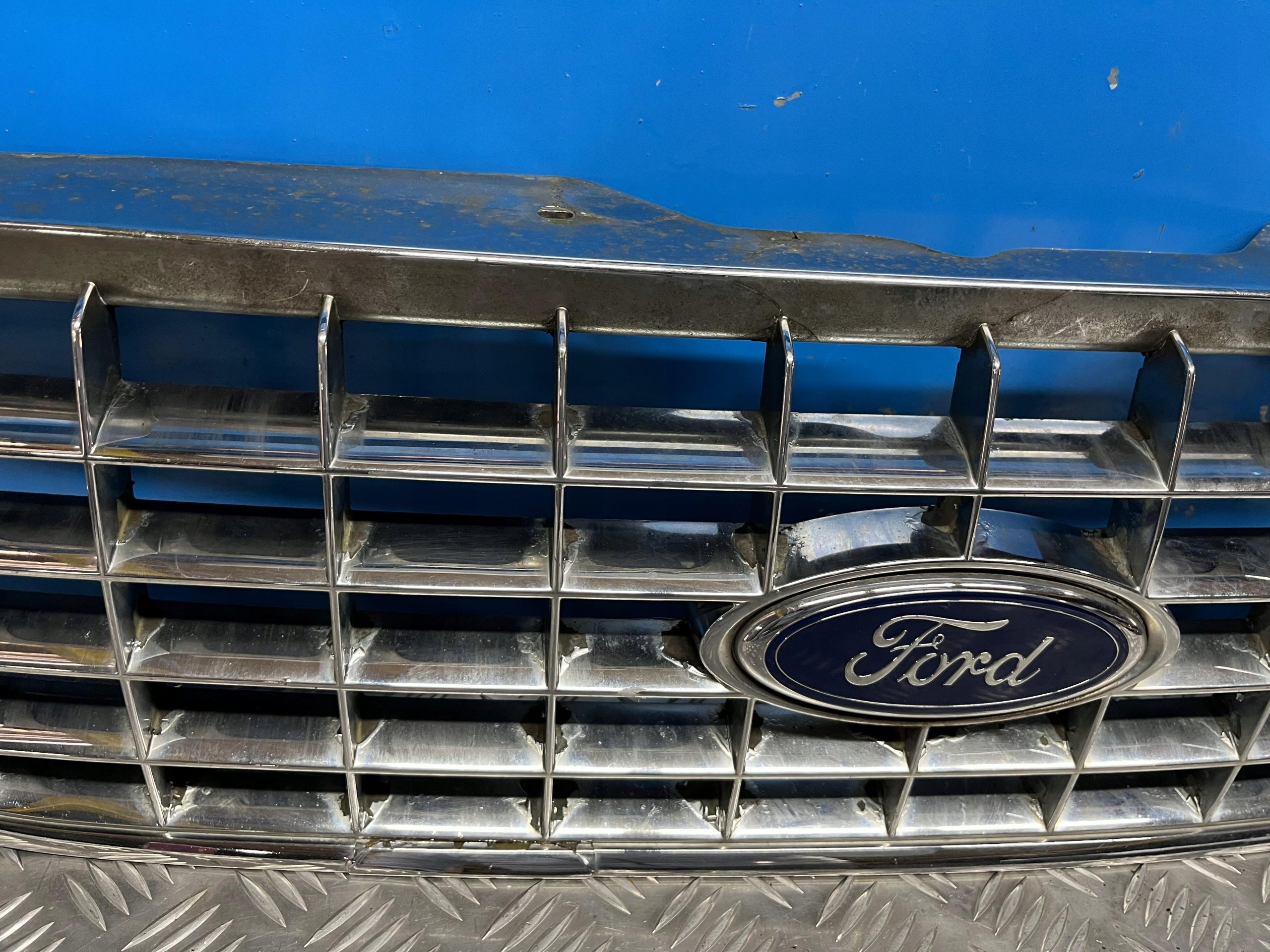 Kühlergrill Ford 3 III EXPLORER FRONTGRILL 3L248200B Kühlergitter