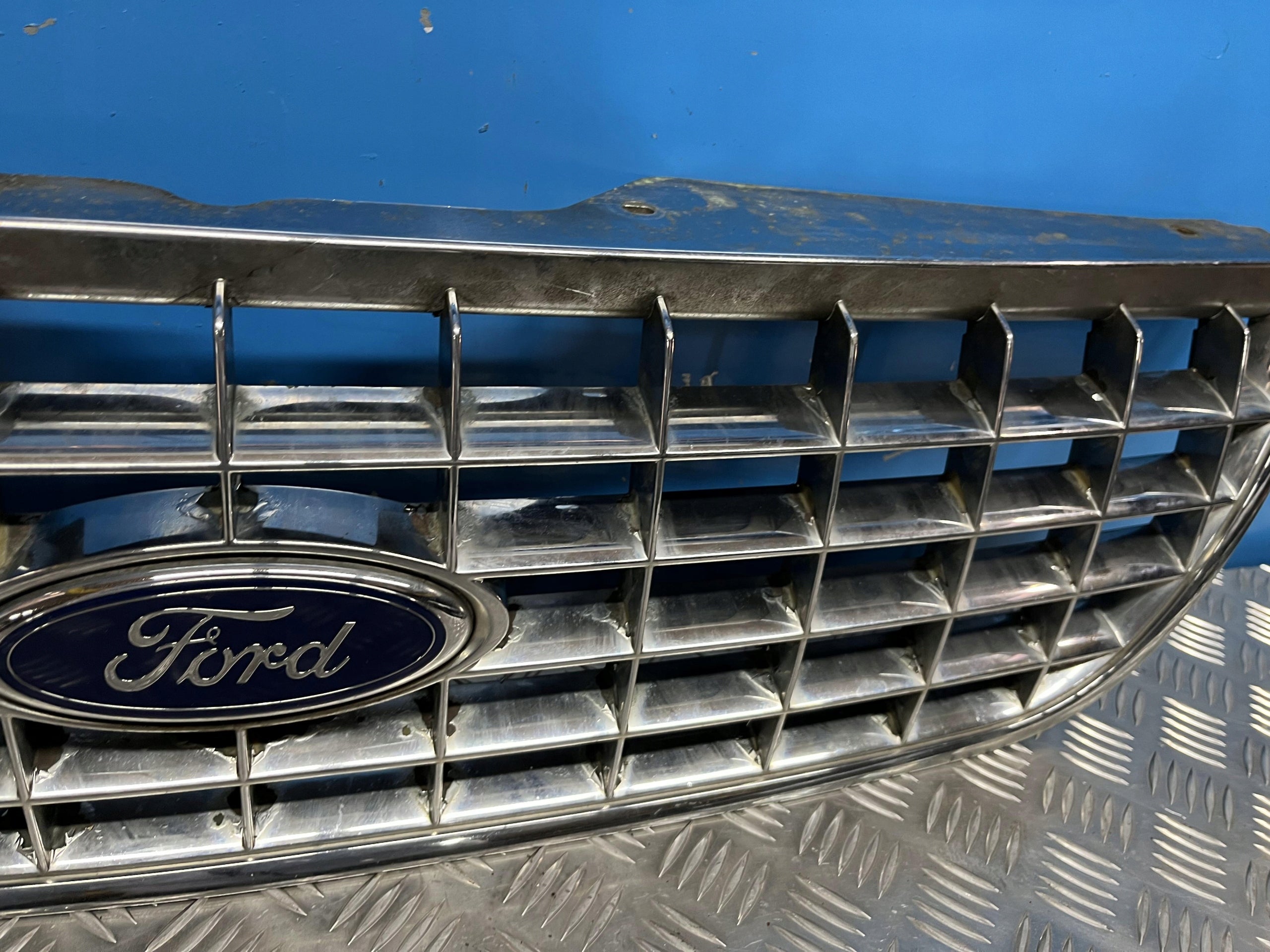 Kühlergrill Ford 3 III EXPLORER FRONTGRILL 3L248200B Kühlergitter