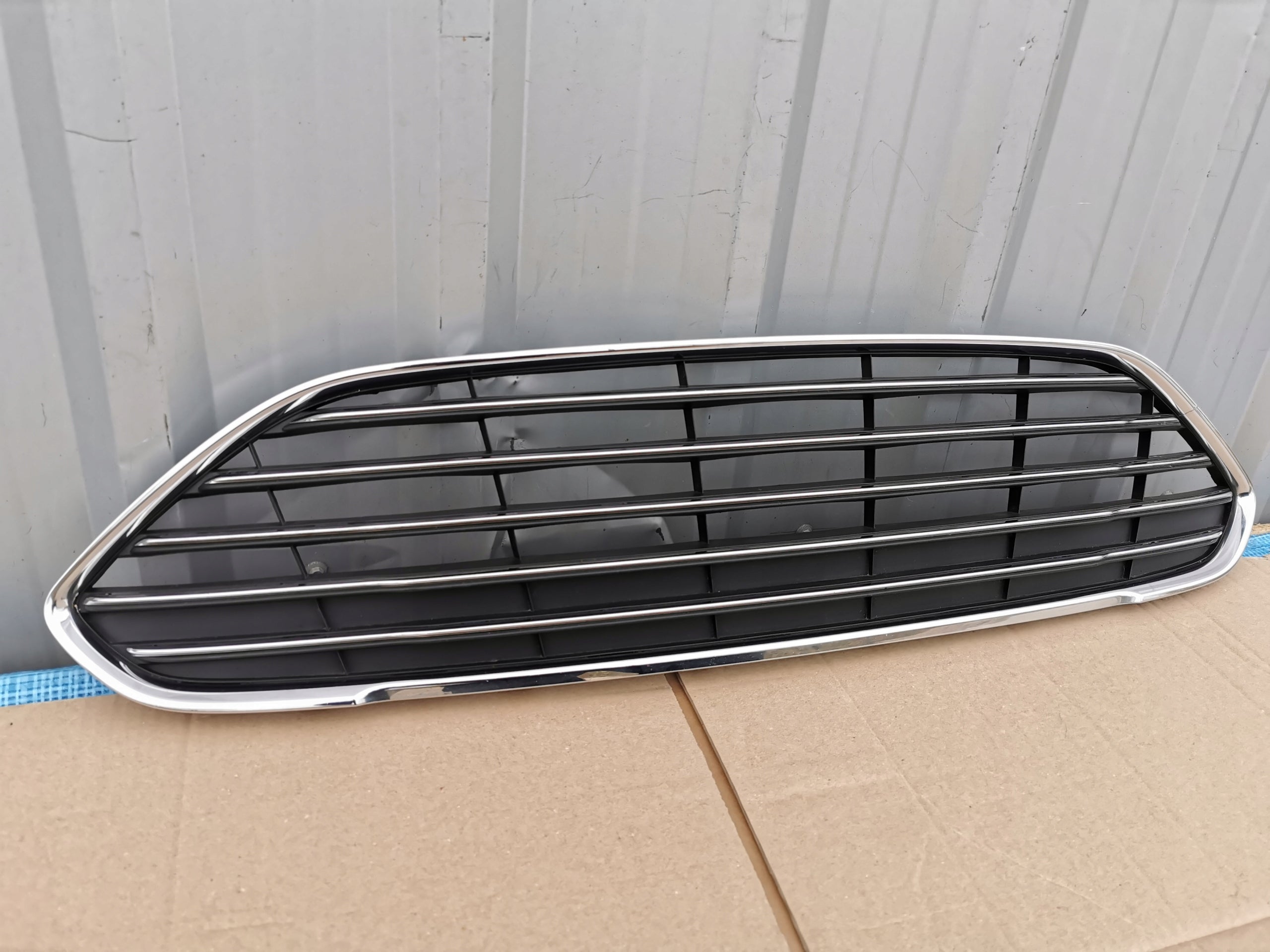 Kühlergrill Ford FIESTA 1 2 FRONTGRILL C1BB17B968A Kühlergitter