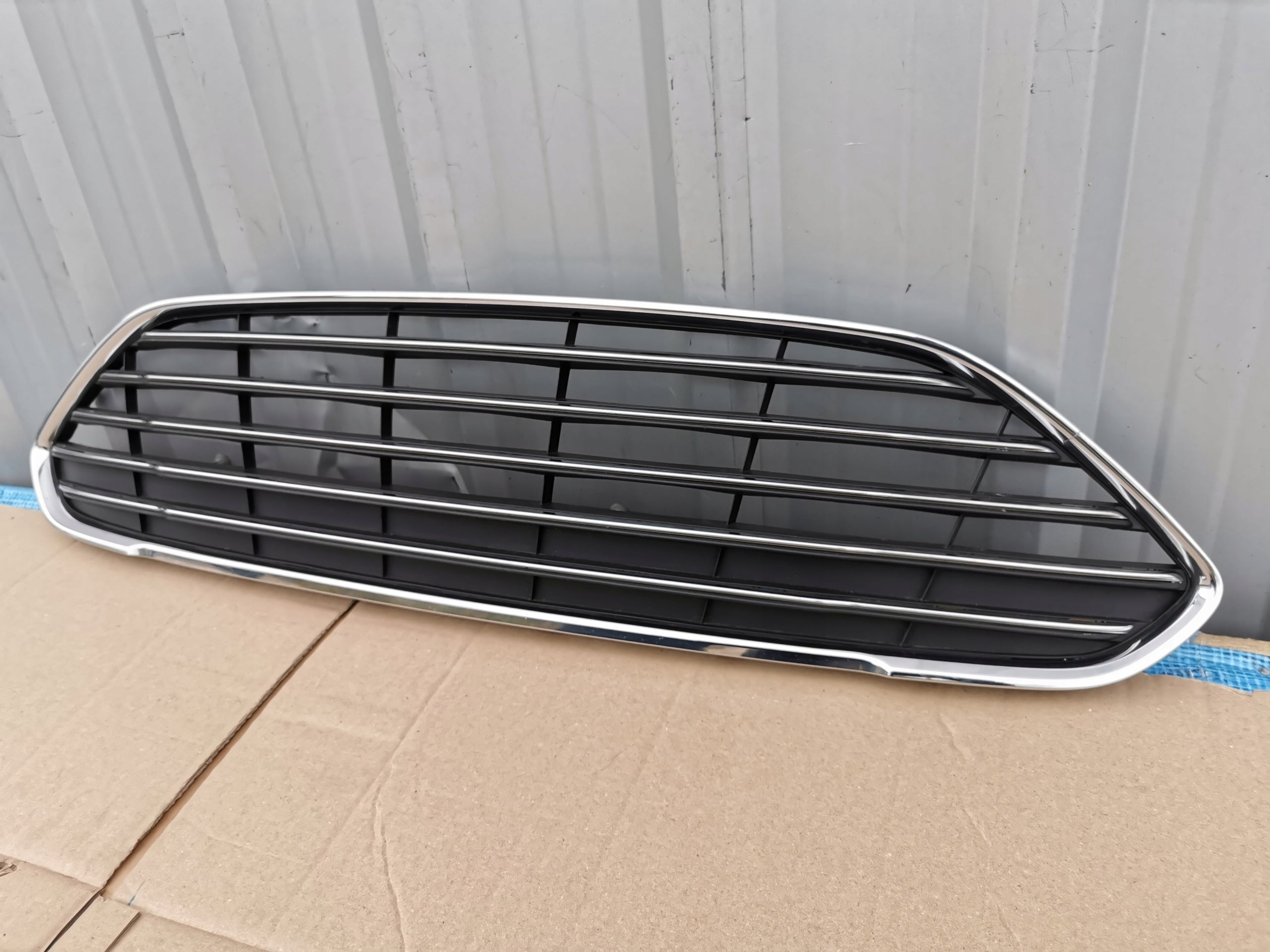 Kühlergrill Ford FIESTA 1 2 FRONTGRILL C1BB17B968A Kühlergitter