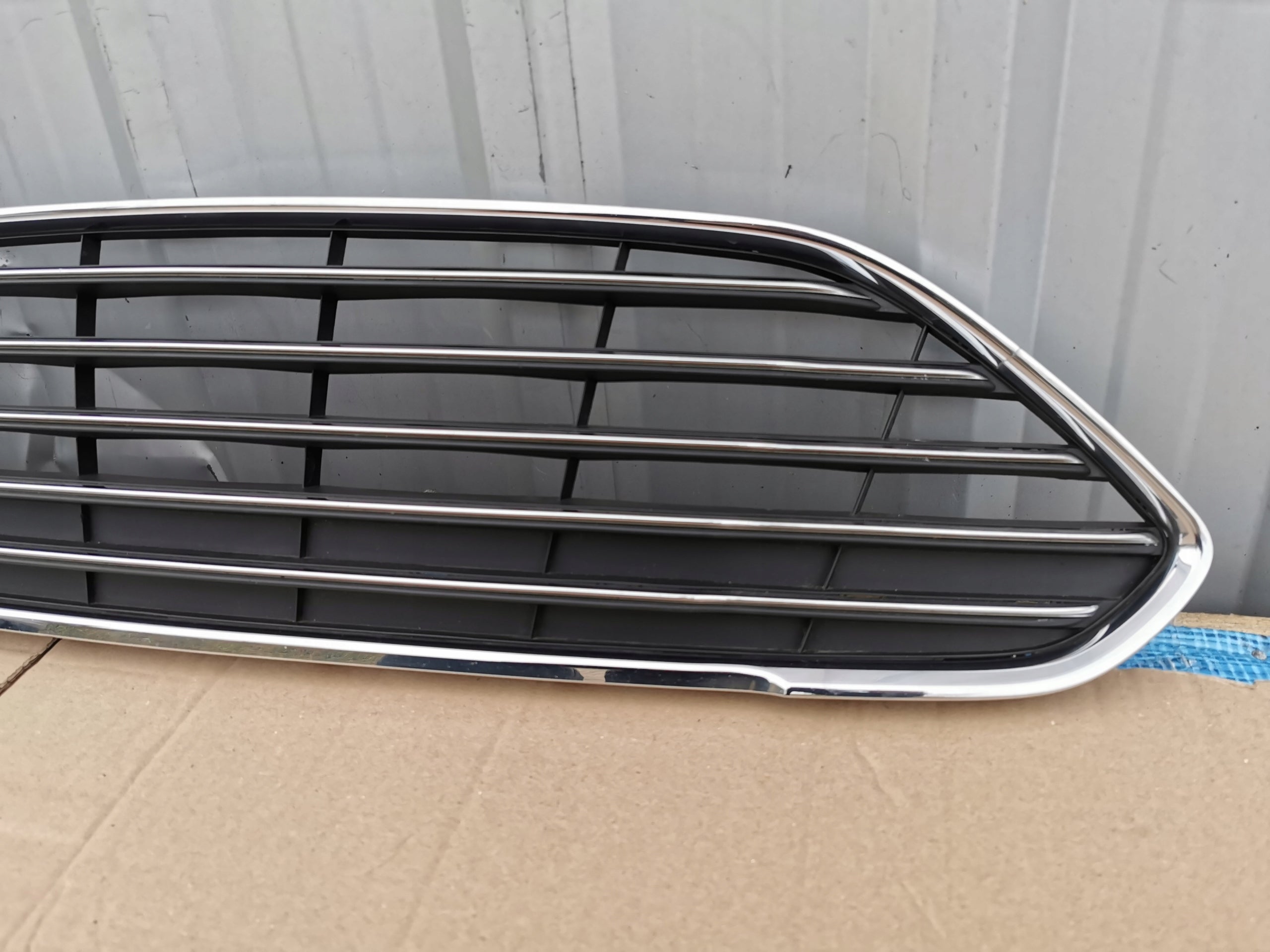 Kühlergrill Ford FIESTA 1 2 FRONTGRILL C1BB17B968A Kühlergitter