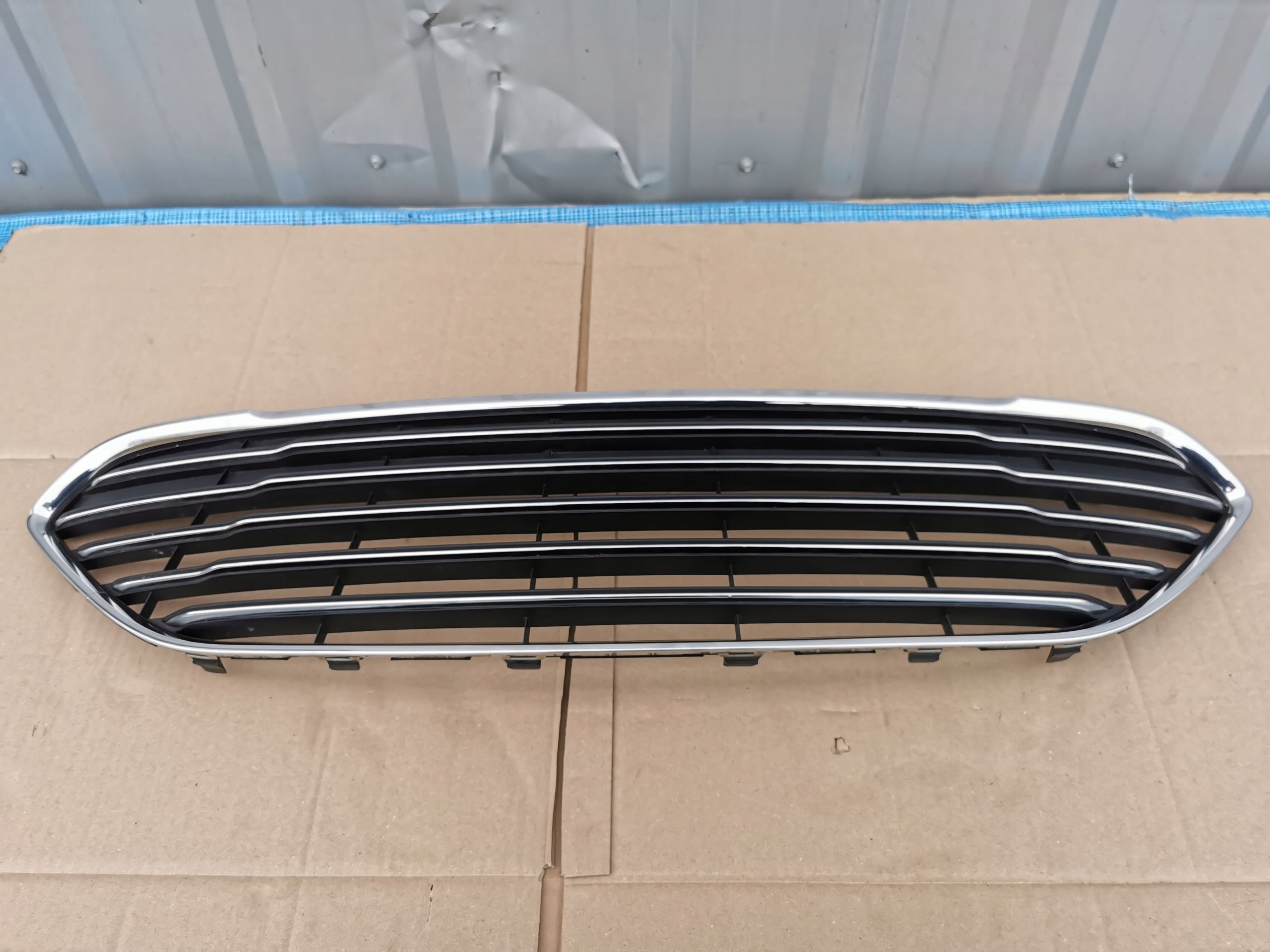 Kühlergrill Ford FIESTA 1 2 FRONTGRILL C1BB17B968A Kühlergitter